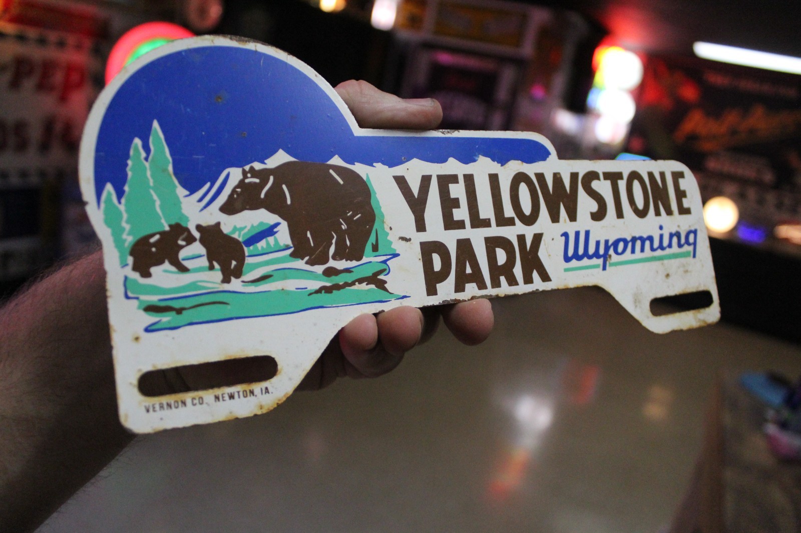 RARE 1950s YELLOWSTONE PARK WYOMING PAINTED METAL TOPPER SIGN SMOKEY US FOREST