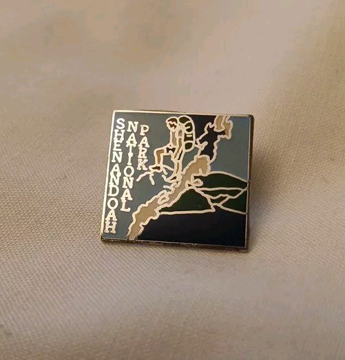 Shenandoah National Park Collectible Pin Hat Lapel Souvenir Excellent Condition