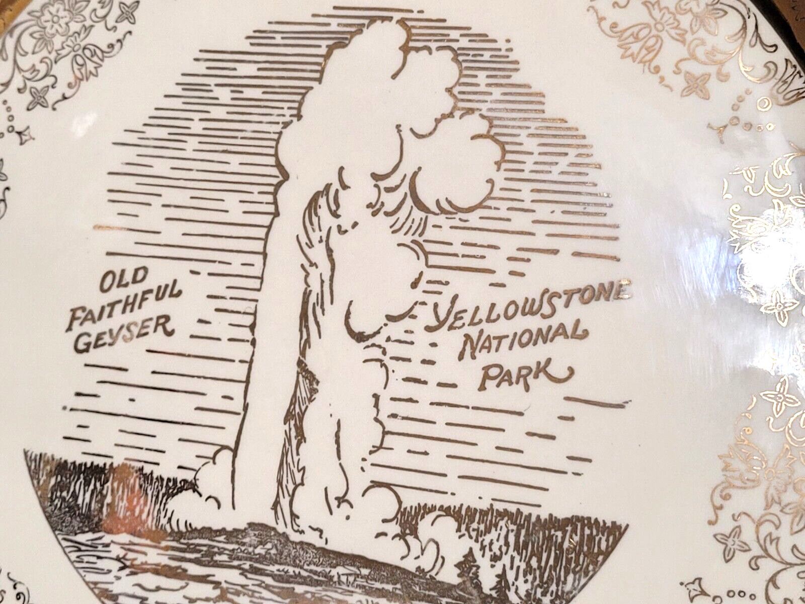 Vintage “Old Faithful” Geyser Yellowstone National Park 10″ Souvenir Plate