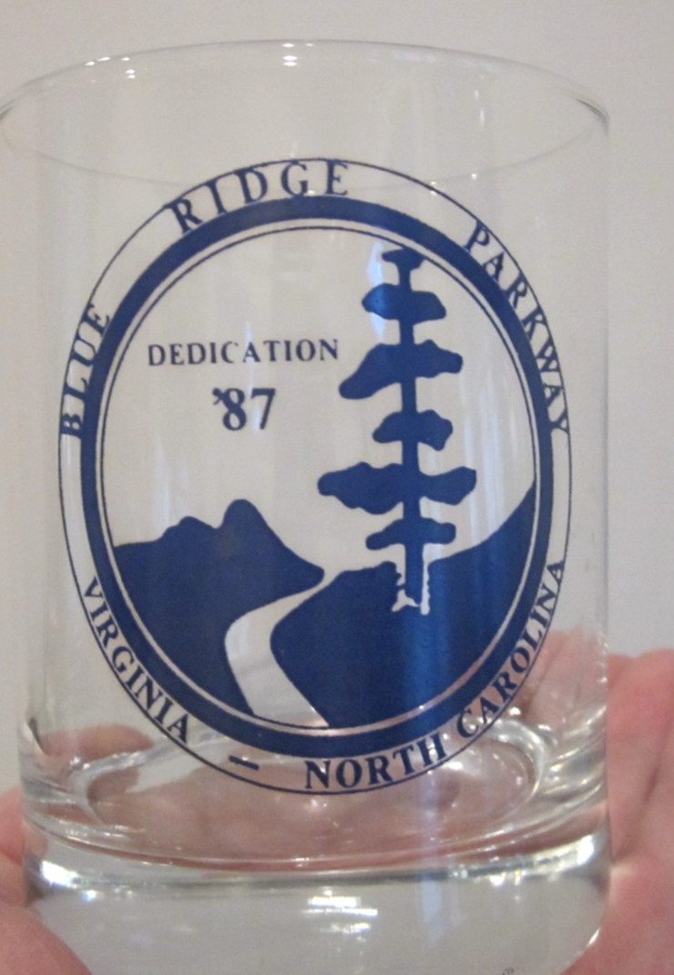 LOWBALL DRINKING GLASS 1987 BLUE RIDGE PARKWAY DEDICATION CEREMONY ~4″ TALL HTF