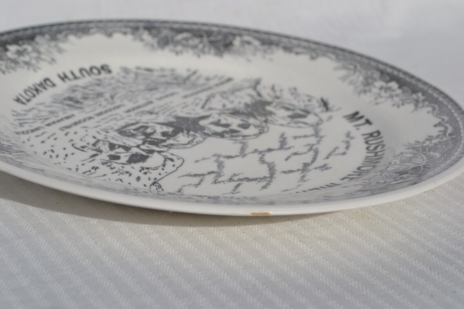 Mount Rushmore Memorial Transferware Plate vintage Souvenir 9″ diam South Dakota