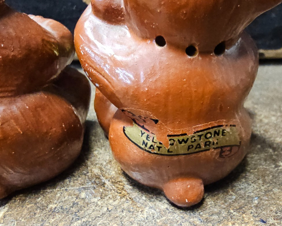 Vintage Yellowstone National Park Souvenir Bears Salt & Pepper Shaker Set