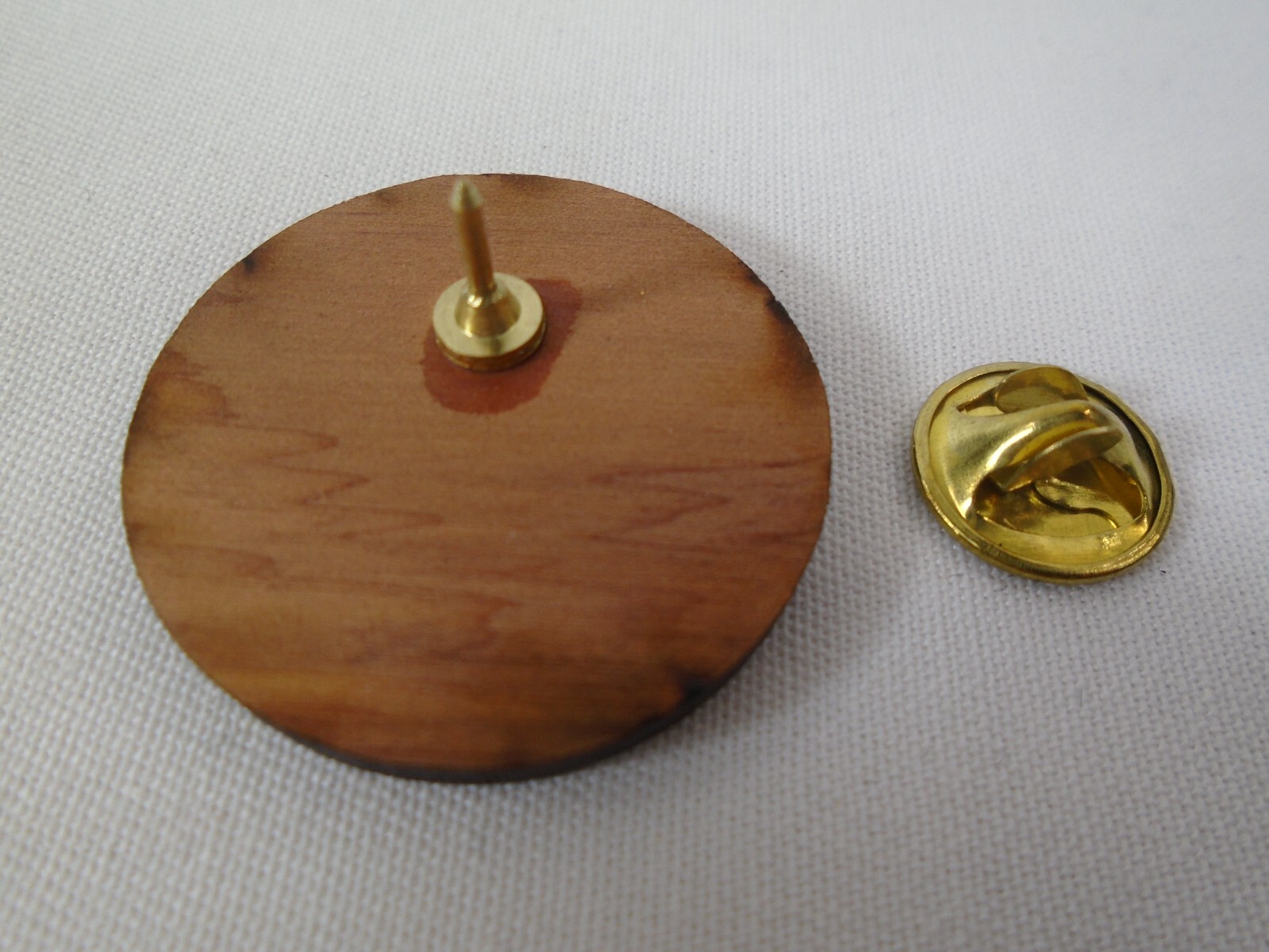 Great Smoky Mountains Bear Red Cedar Wood Round Lapel Pin National Park