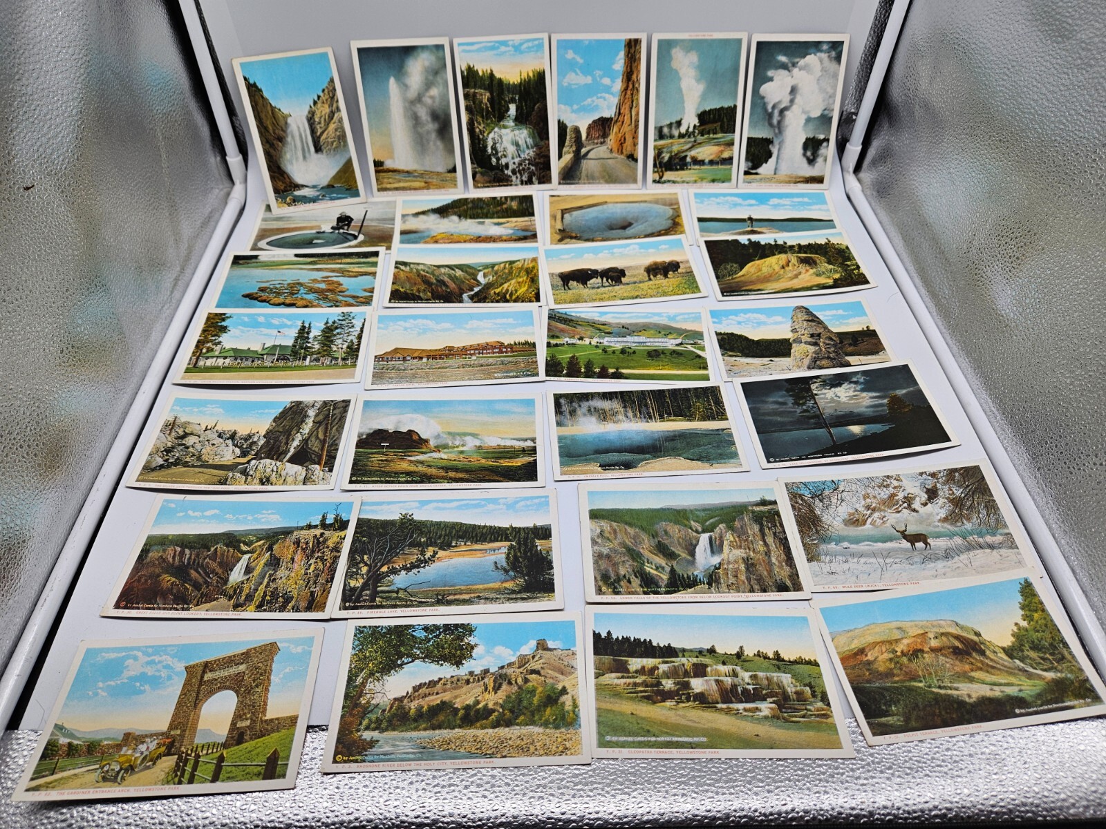 30 RARE YELLOWSTONE PARK UNPOSTED POSTCARDS, BLOOM BROS.
