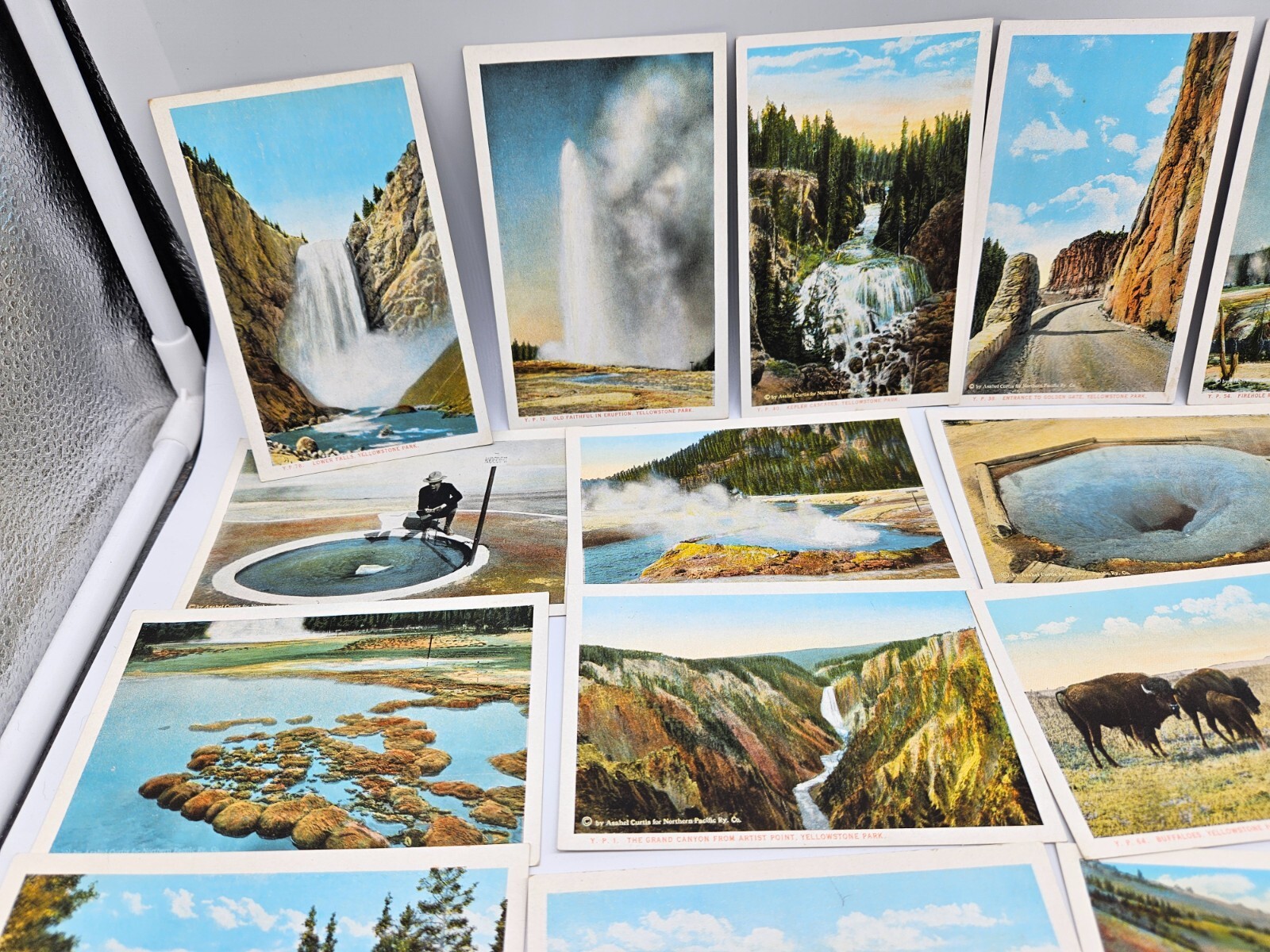 30 RARE YELLOWSTONE PARK UNPOSTED POSTCARDS, BLOOM BROS.