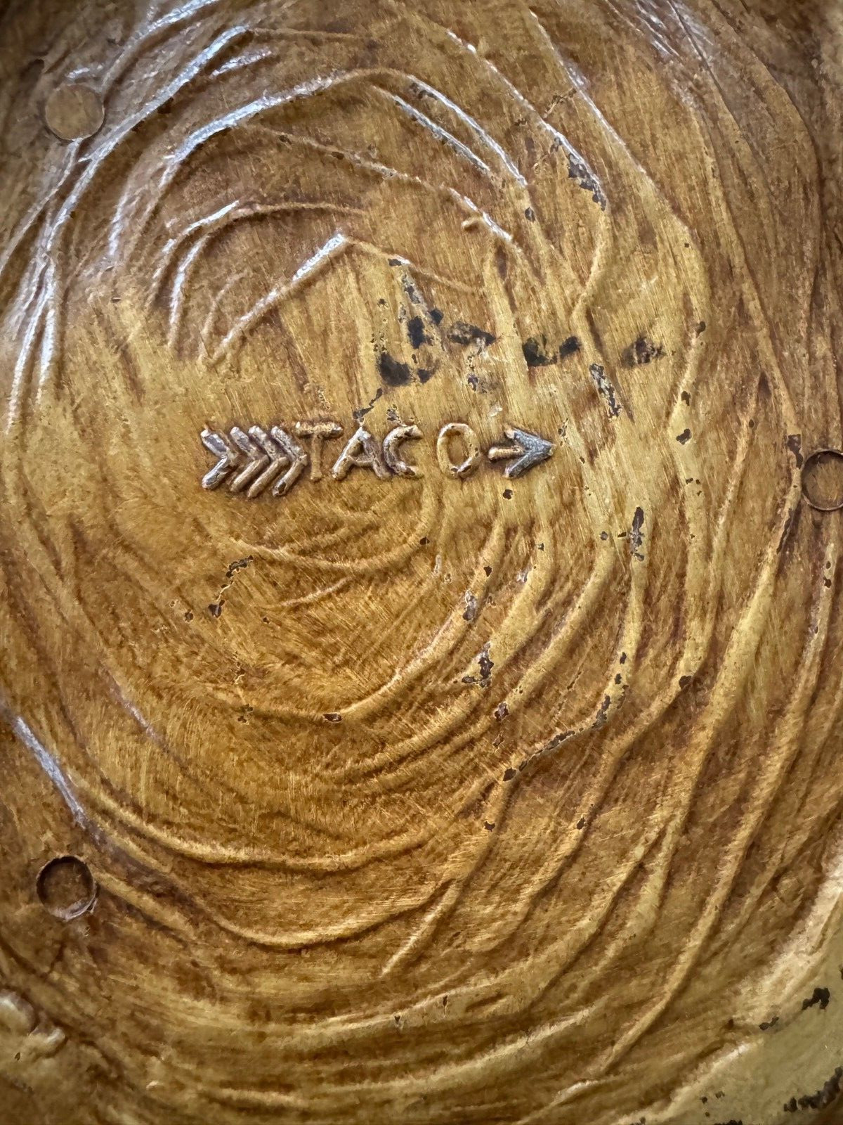 VINTAGE EMBOSSED TACO YELLOWSTONE PARK SOUVENIR RESIN WALL HANGING PLATE TRAY