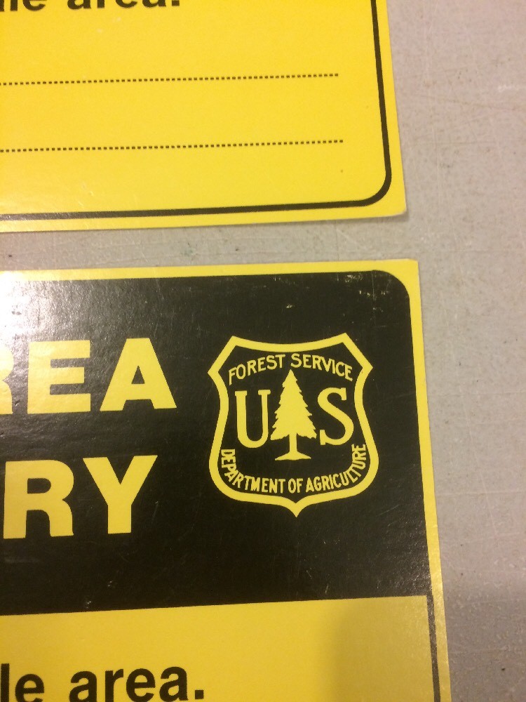 U. S. FOREST SERVICE SALE AREA BOUNDARY UNUSED PAIR CARDBOARD SIGNS