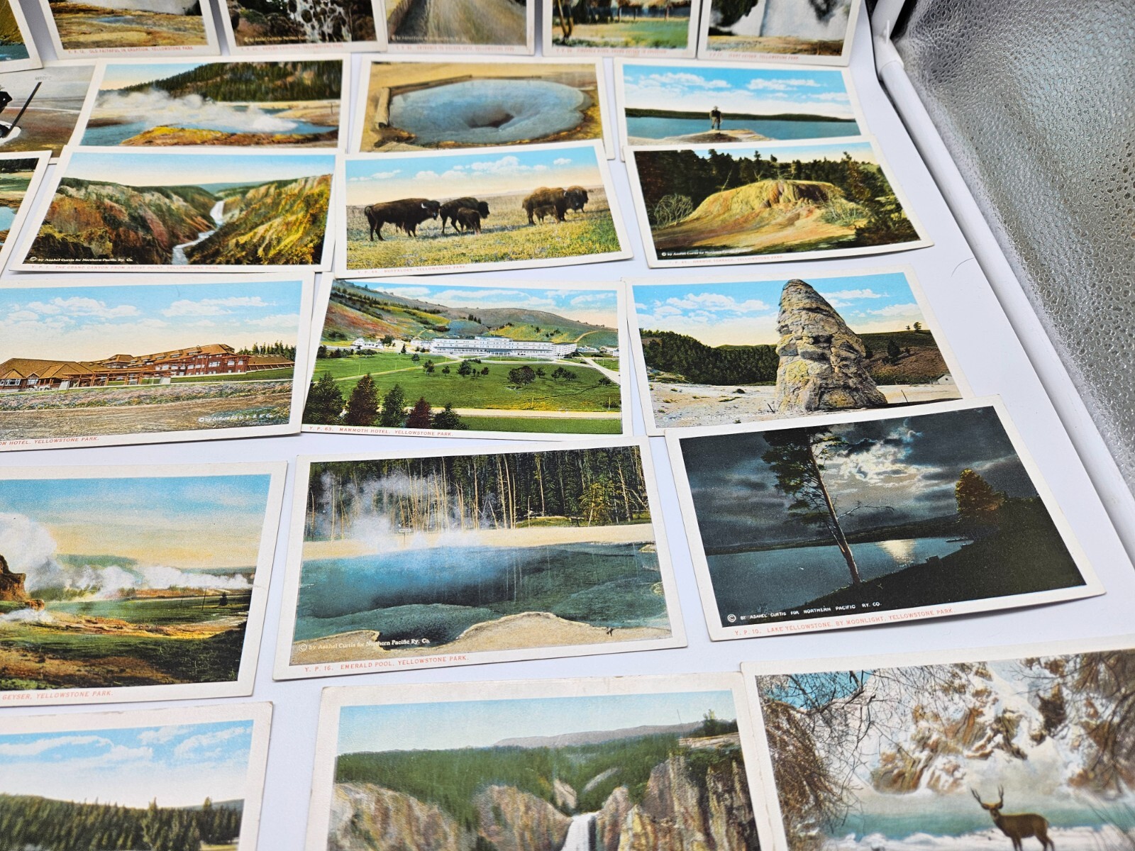 30 RARE YELLOWSTONE PARK UNPOSTED POSTCARDS, BLOOM BROS.
