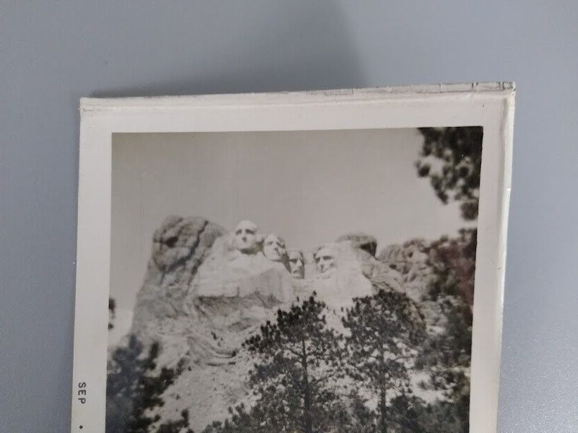 MOUNT RUSHMORE Vintage Black & White Snapshot 1962 – 3.5″ x 5″ US National Parks