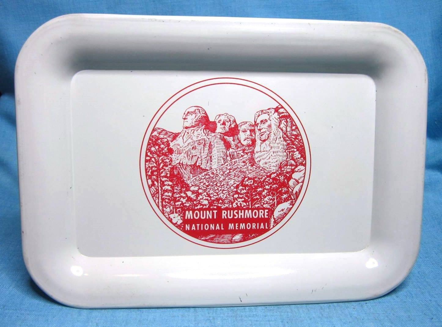 Vintage Mount Rushmore Metal Tin Collector Souvenir Coin Tray 6.5″ x 4.75″