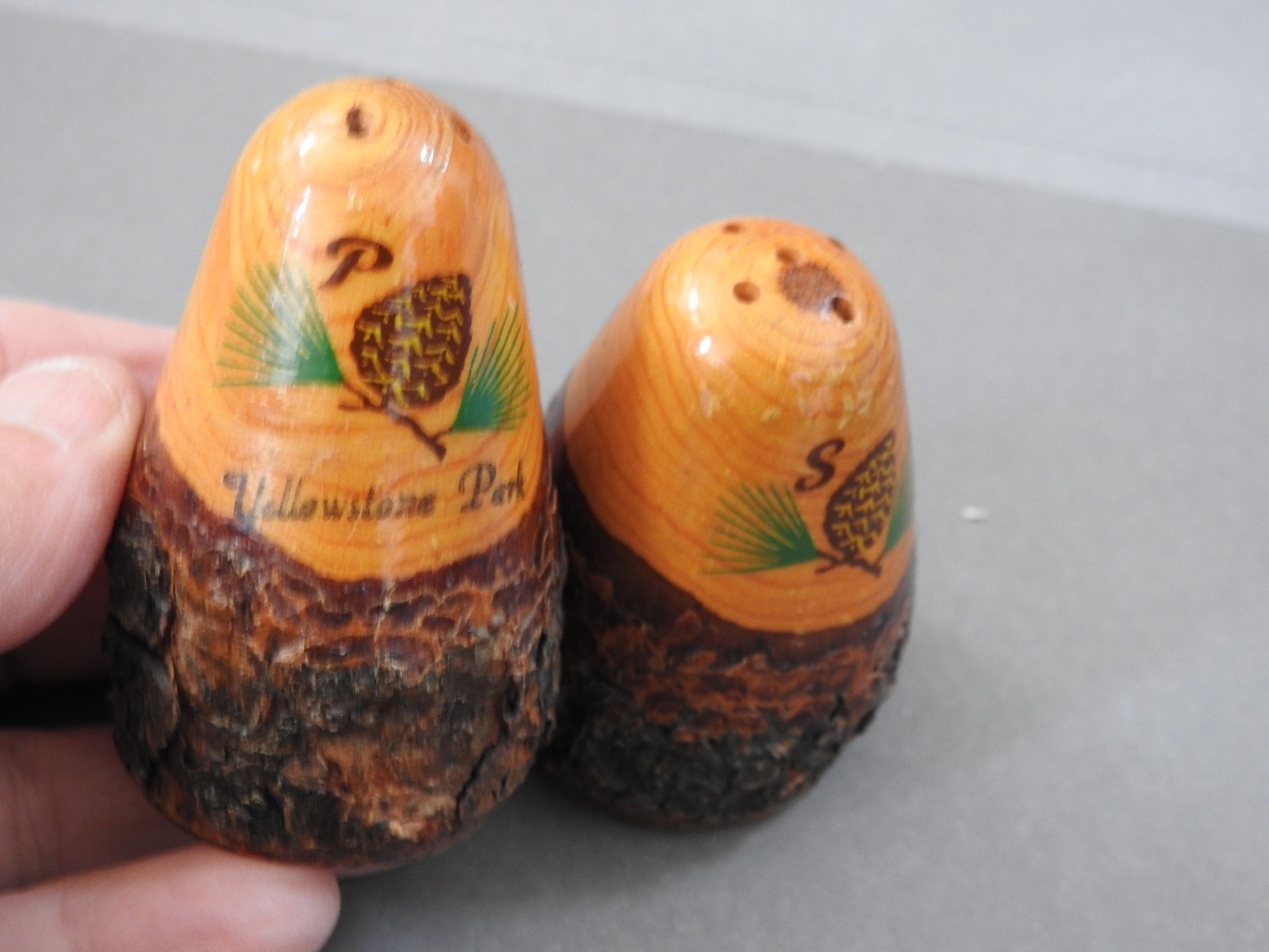 vintage YELLOWSTONE PARK souvenir wood salt & pepper shakers
