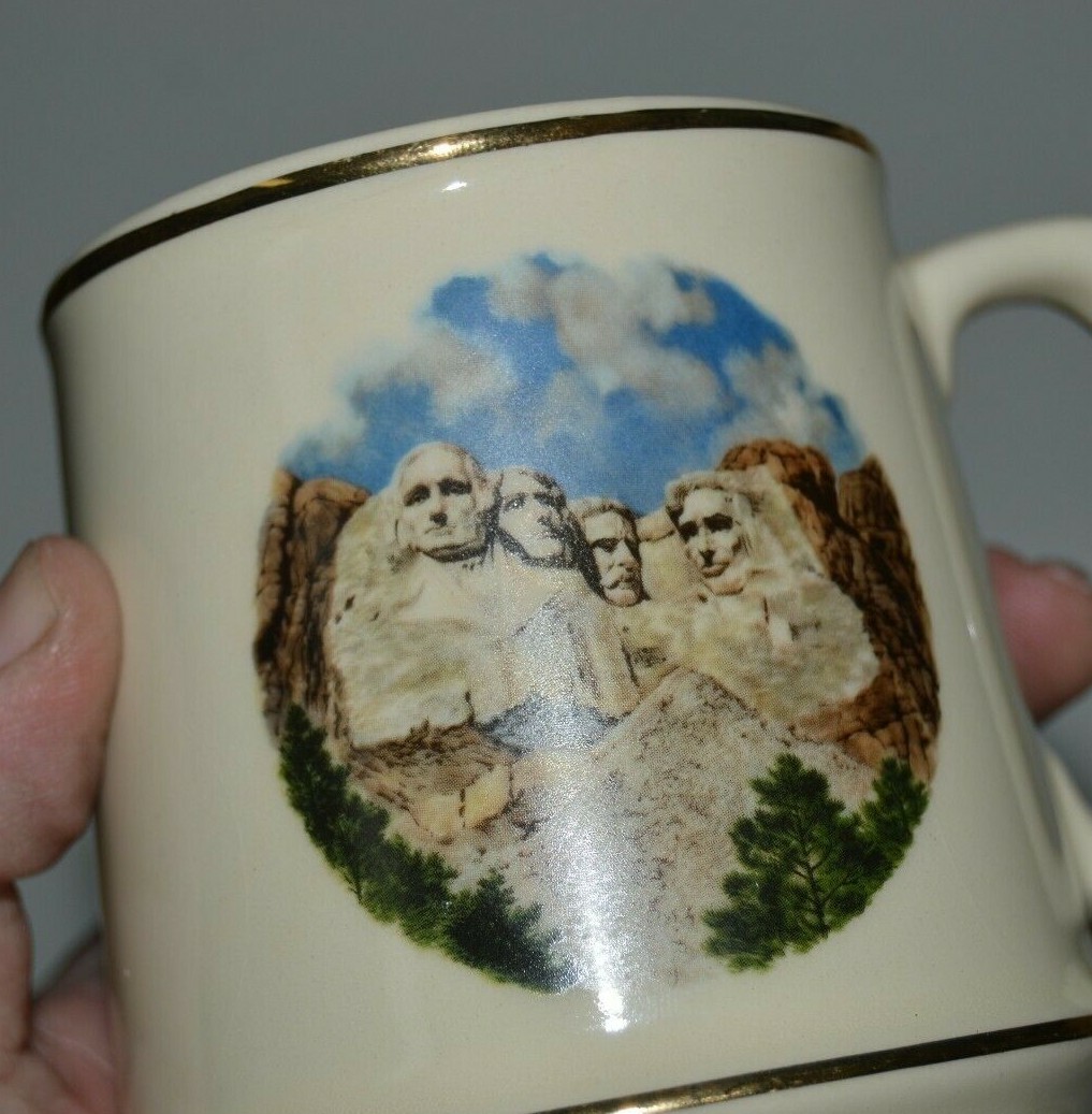 Vintage Mount Rushmore US Presidents MINTY 1960s Souvenir Coffee Mug Rare USA