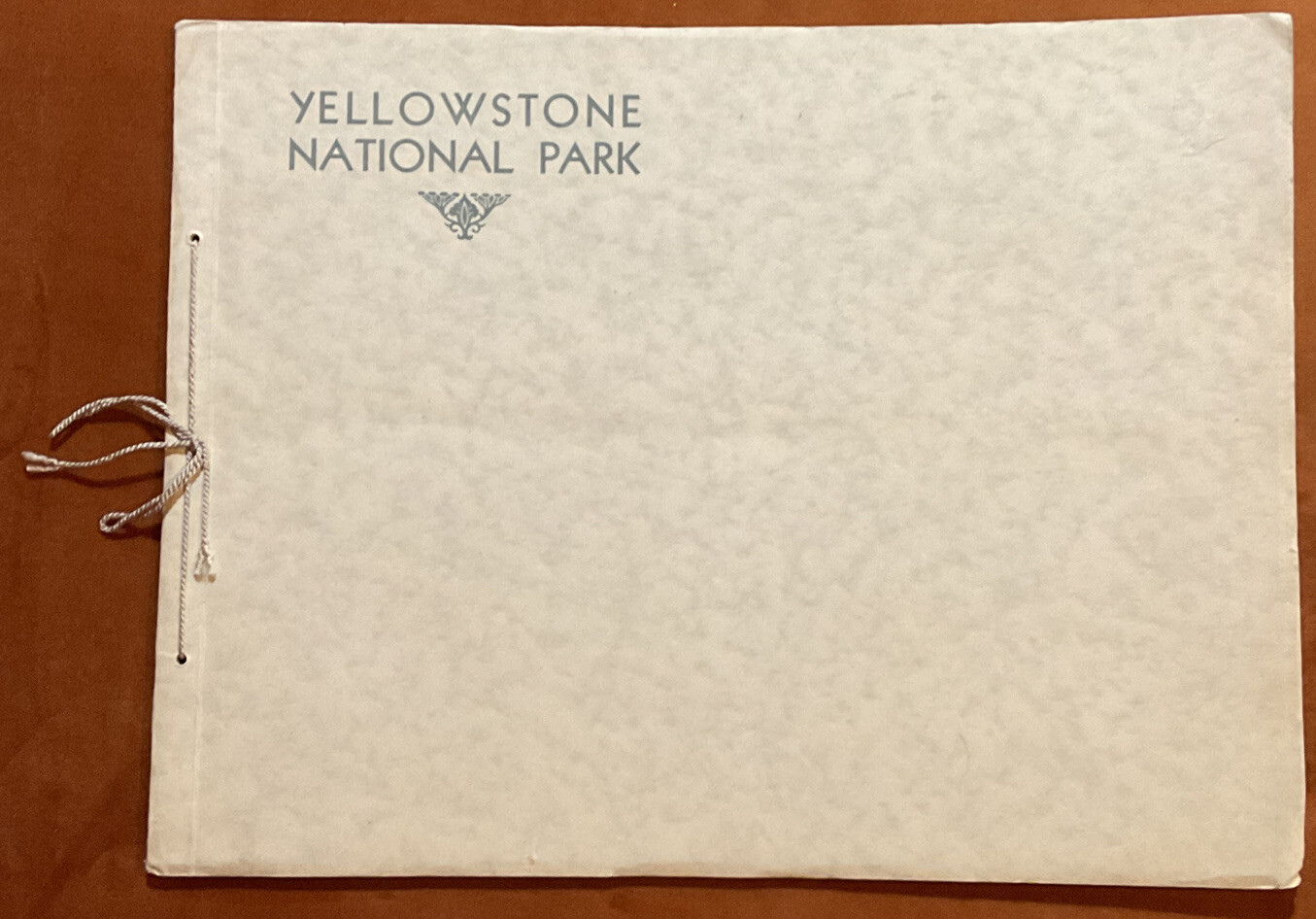 VINTAGE Yellowstone National Park Haynes Picture Shops Souvenir Booklet/Pic’s￼