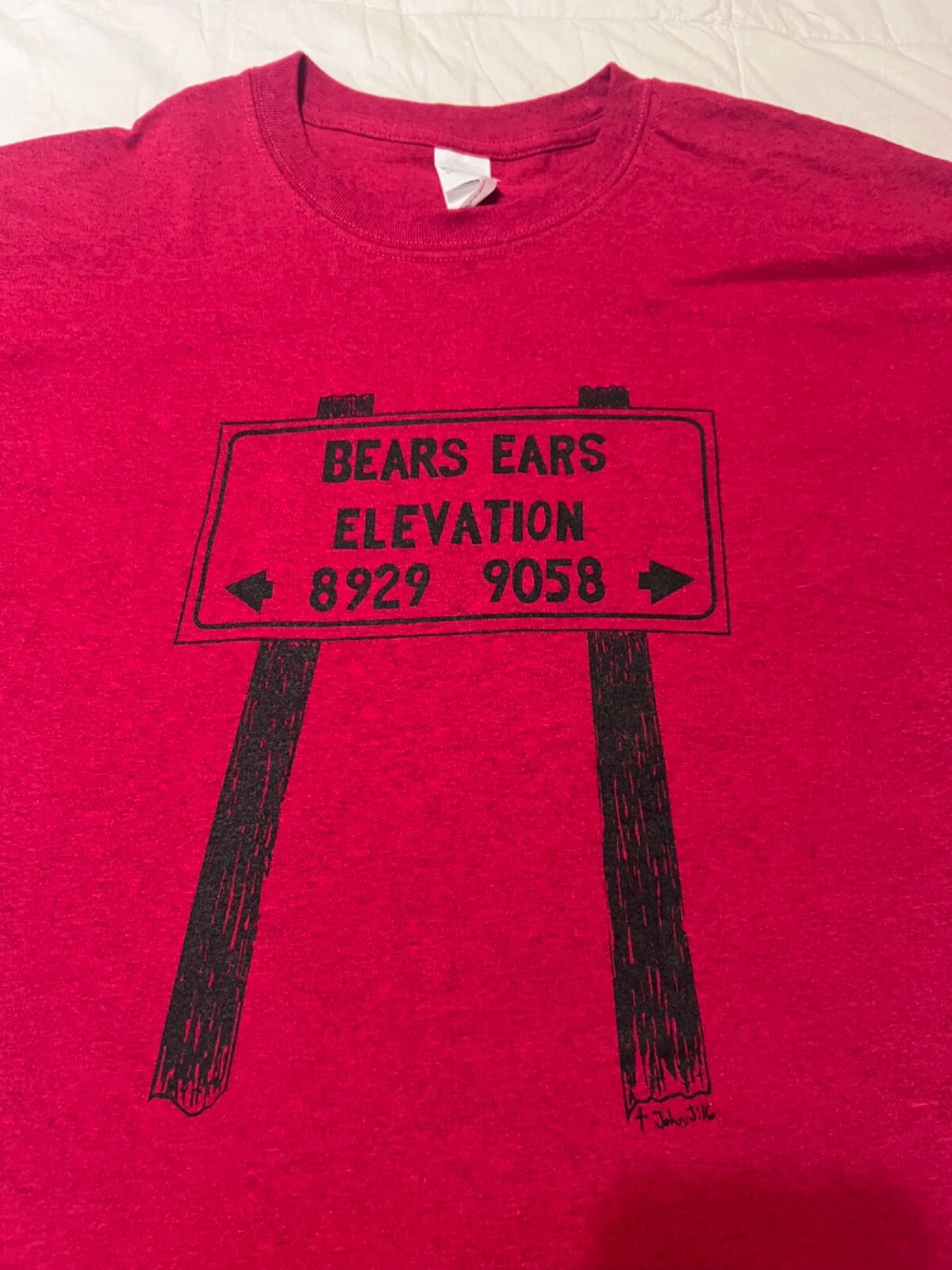 Bears Ears National Monument Utah T Shirt Large Red sign between ears Brand New