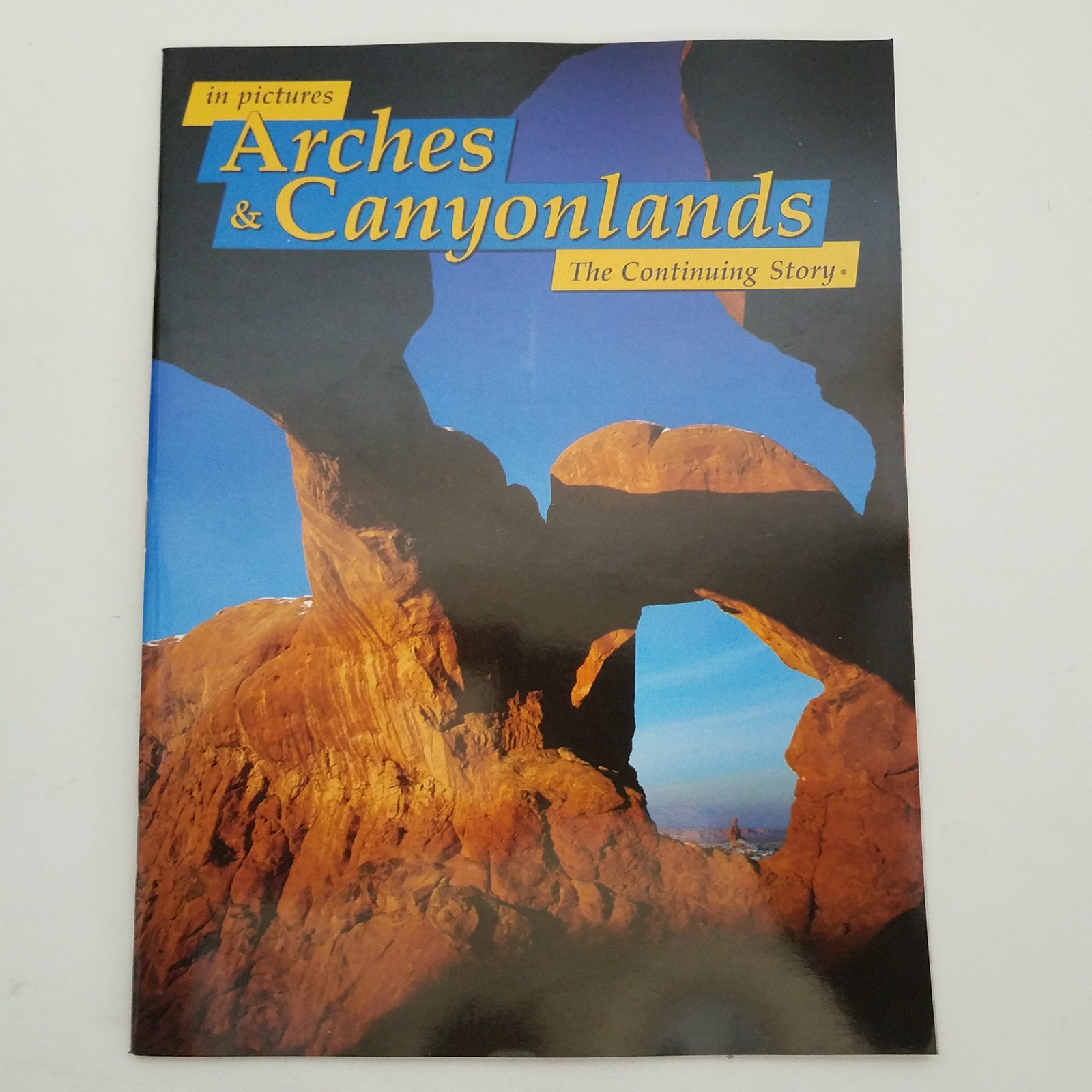 In Pictures – Arches & Canyonlands : The Continuing Story 0887140785