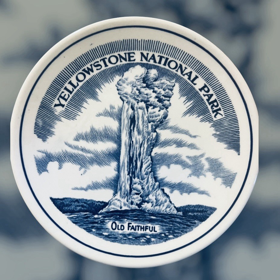Yellowstone National Park Old Faithful Geyser Souvenir Plate Blue White England