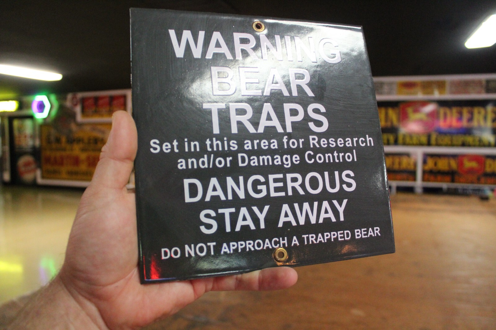 RARE WARNING BEAR TRAPS SET DANGER STAY AWAY PORCELAIN METAL SIGN FOREST SMOKEY