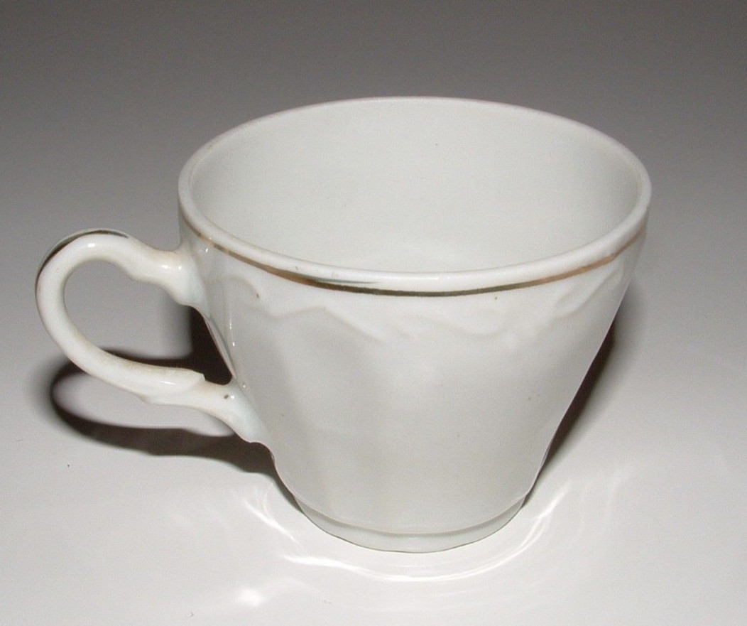 Yellowstone Park Old Faithful Cup & Saucer, Age Unknown, pre-owned