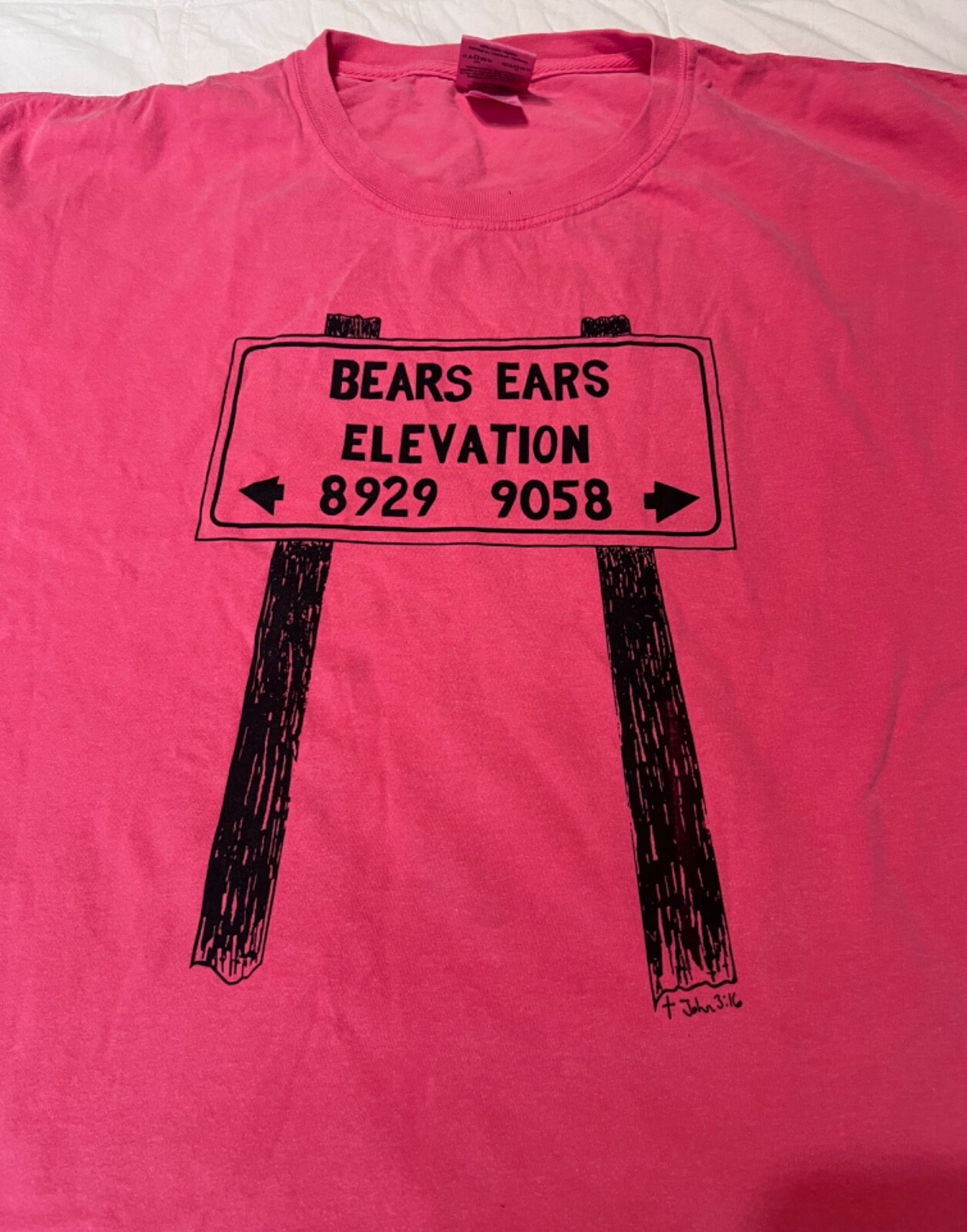 Bears Ears National Monument Utah T Shirt Size XL burned Pink sign Brand New