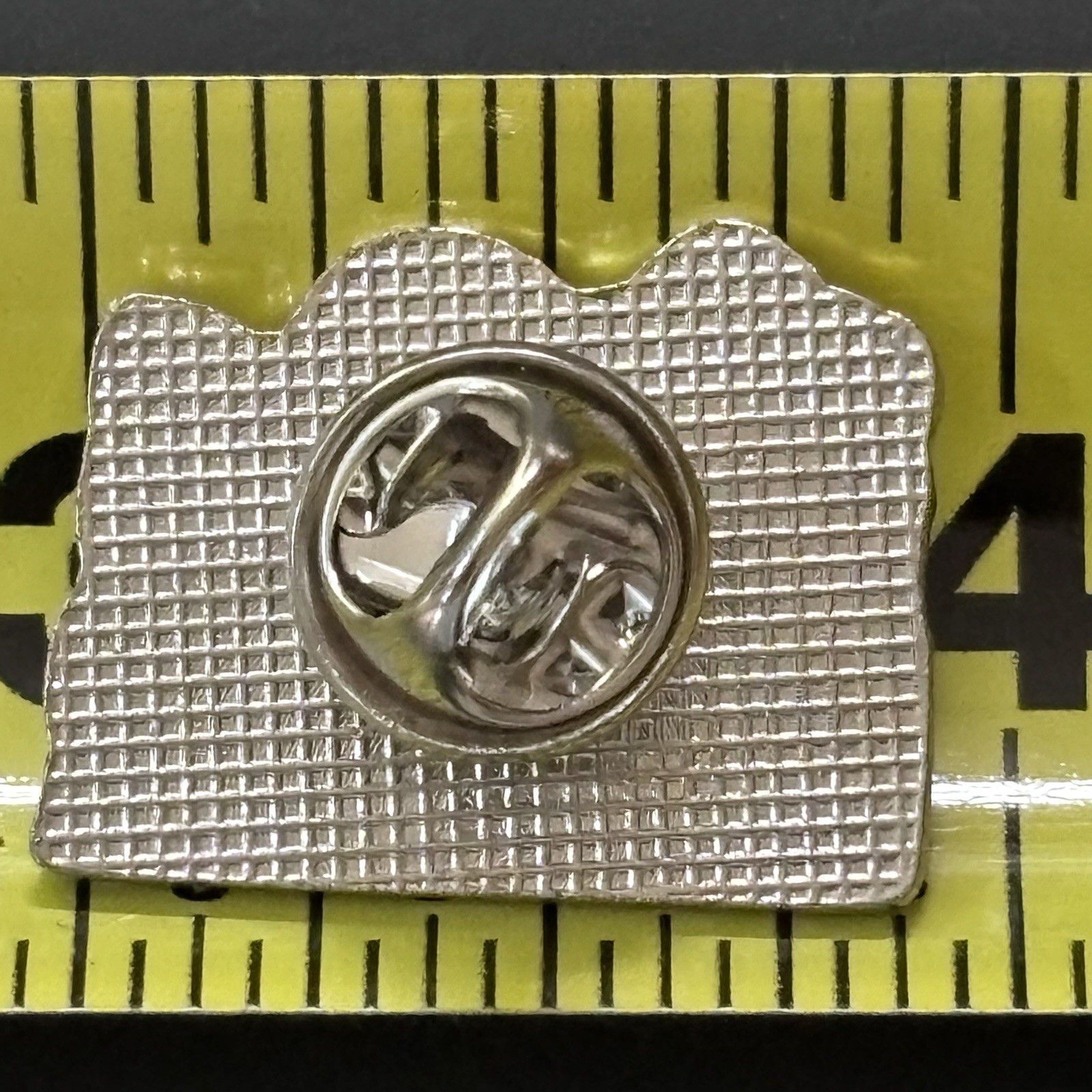 2003’s Mount Rushmore National Memorial Travel Souvenir Lapel Pin South Dakota