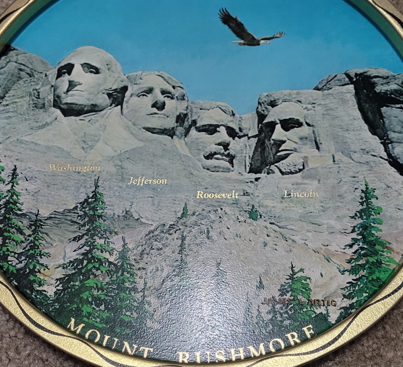 Vintage 1970s Mount Rushmore 11″ Gold Tone Collectible Metal Serving Tray 🇺🇲🦅
