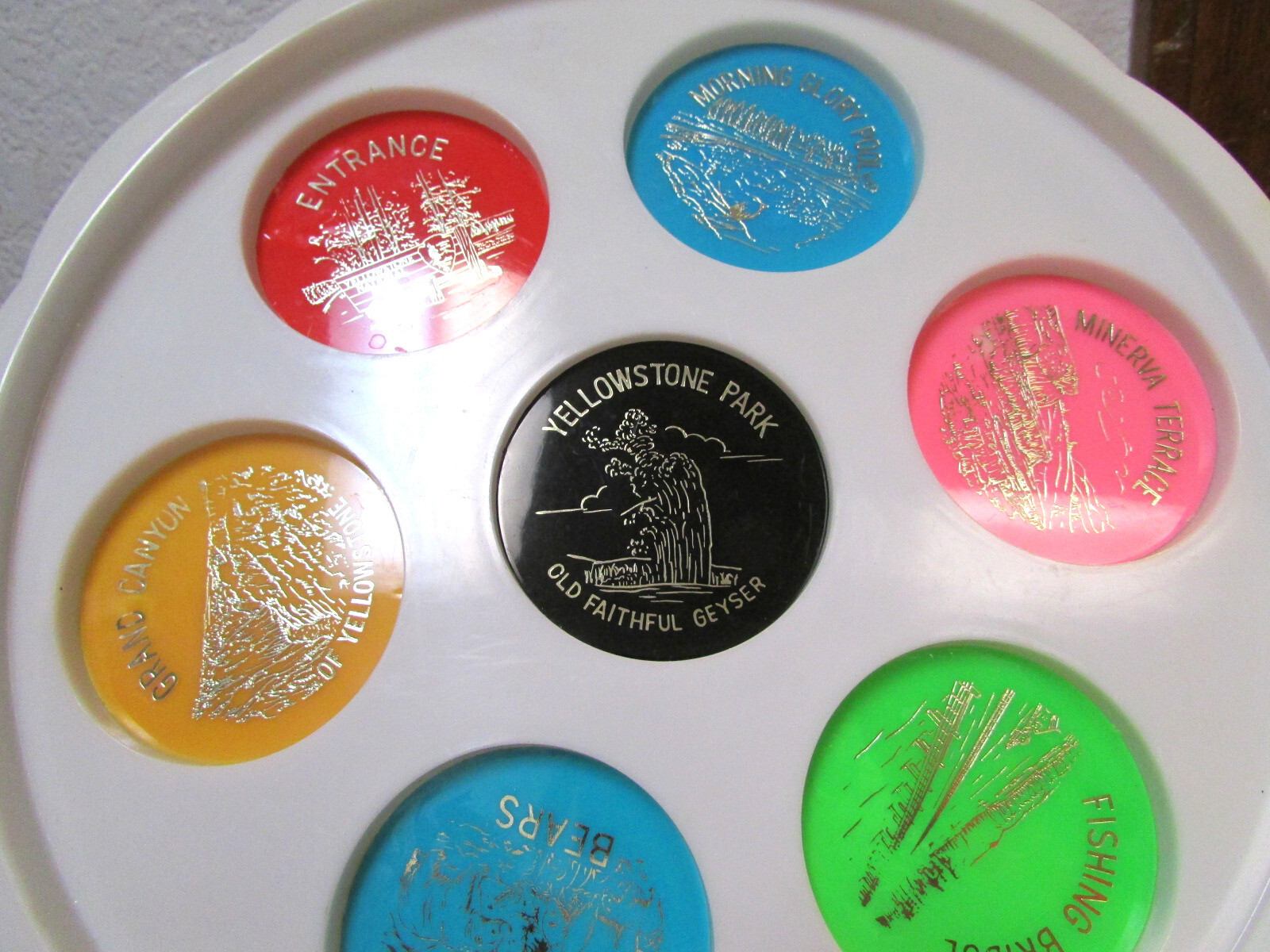 vintage plastic yellowstone national park souvenir drink serving tray, colorful