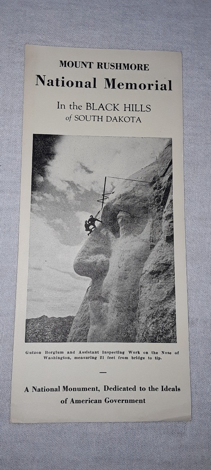 MOUNT RUSHMORE NATIONAL MEMORIAL IN THE BLACK HILLS OF SOUTH DAKOTA BROCHURE
