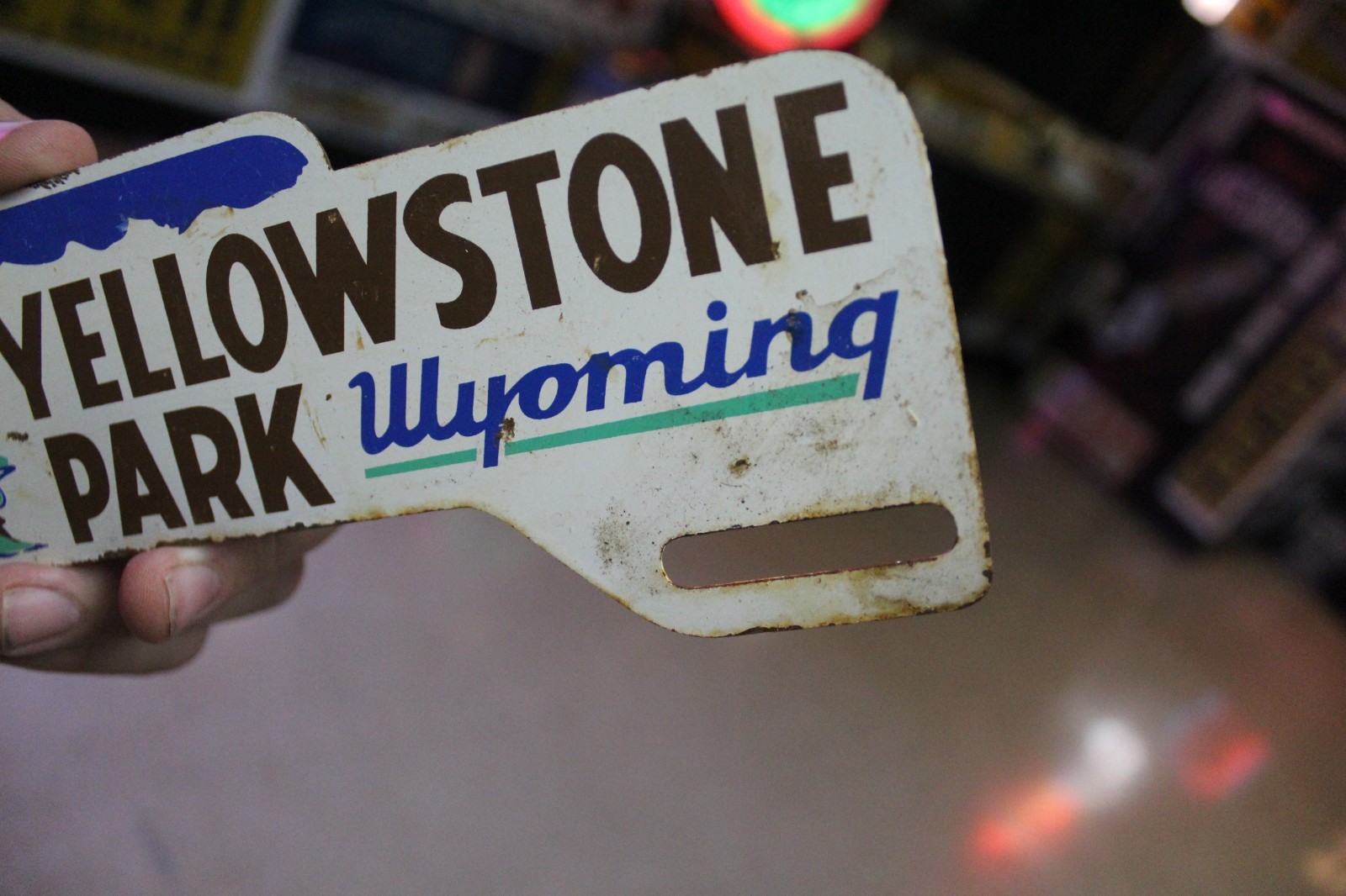 RARE 1950s YELLOWSTONE PARK WYOMING PAINTED METAL TOPPER SIGN SMOKEY US FOREST