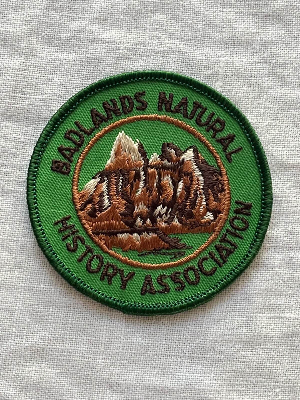 BADLANDS NATURAL HISTORY ASSOCIATION SOUTH DAKOTA SOUVENIR COLLECTIBLE PATCH