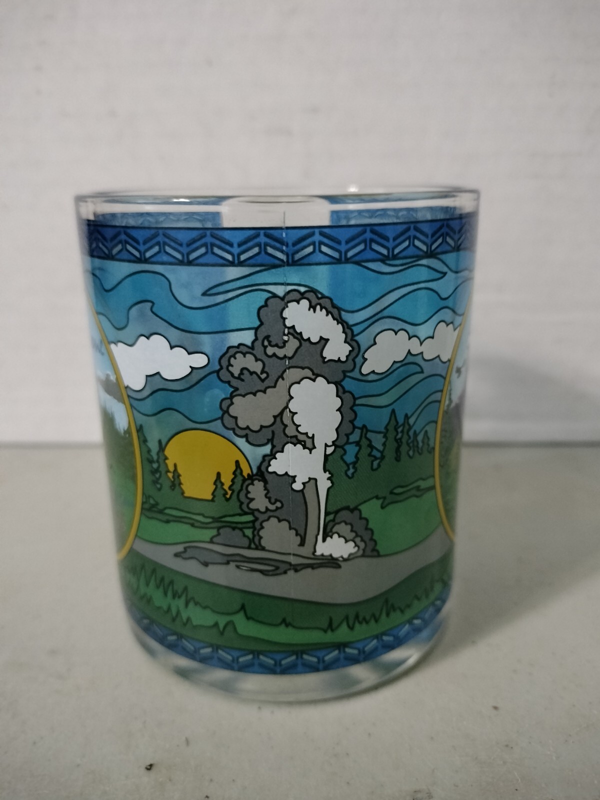 Vintage Yellowstone National Park Glass Coffee Mug Souvenir blue advertising
