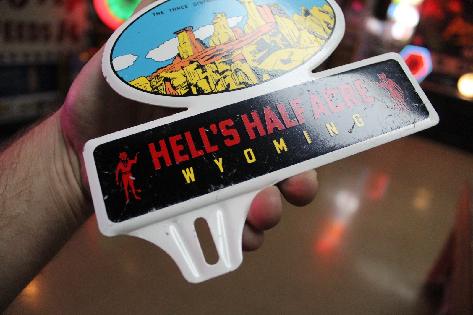RARE 1950s HELL’S HALF ACRE WYOMING PAINTED METAL PLATE TOPPER METAL SIGN DEVIL