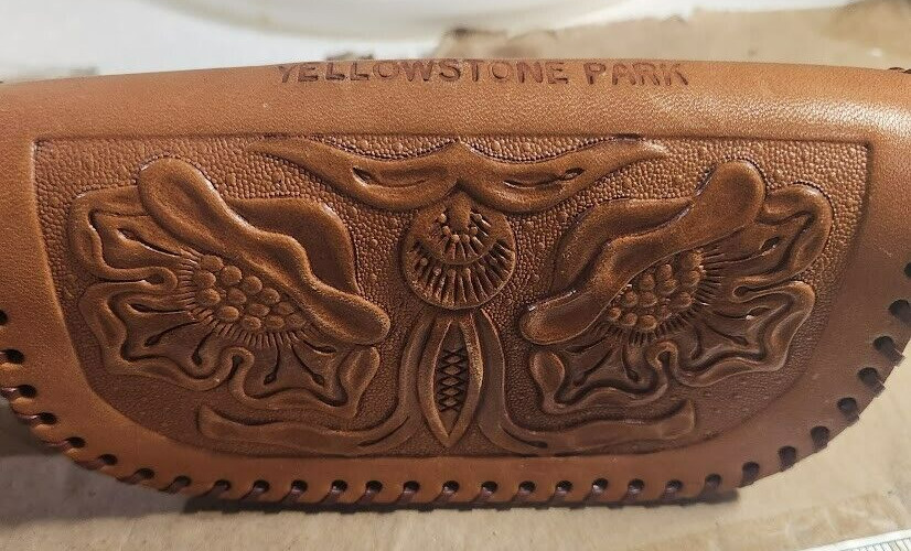 VTG 40’S Yellowstone National Park Leather Zipper souvenir tooled Wristlet purse