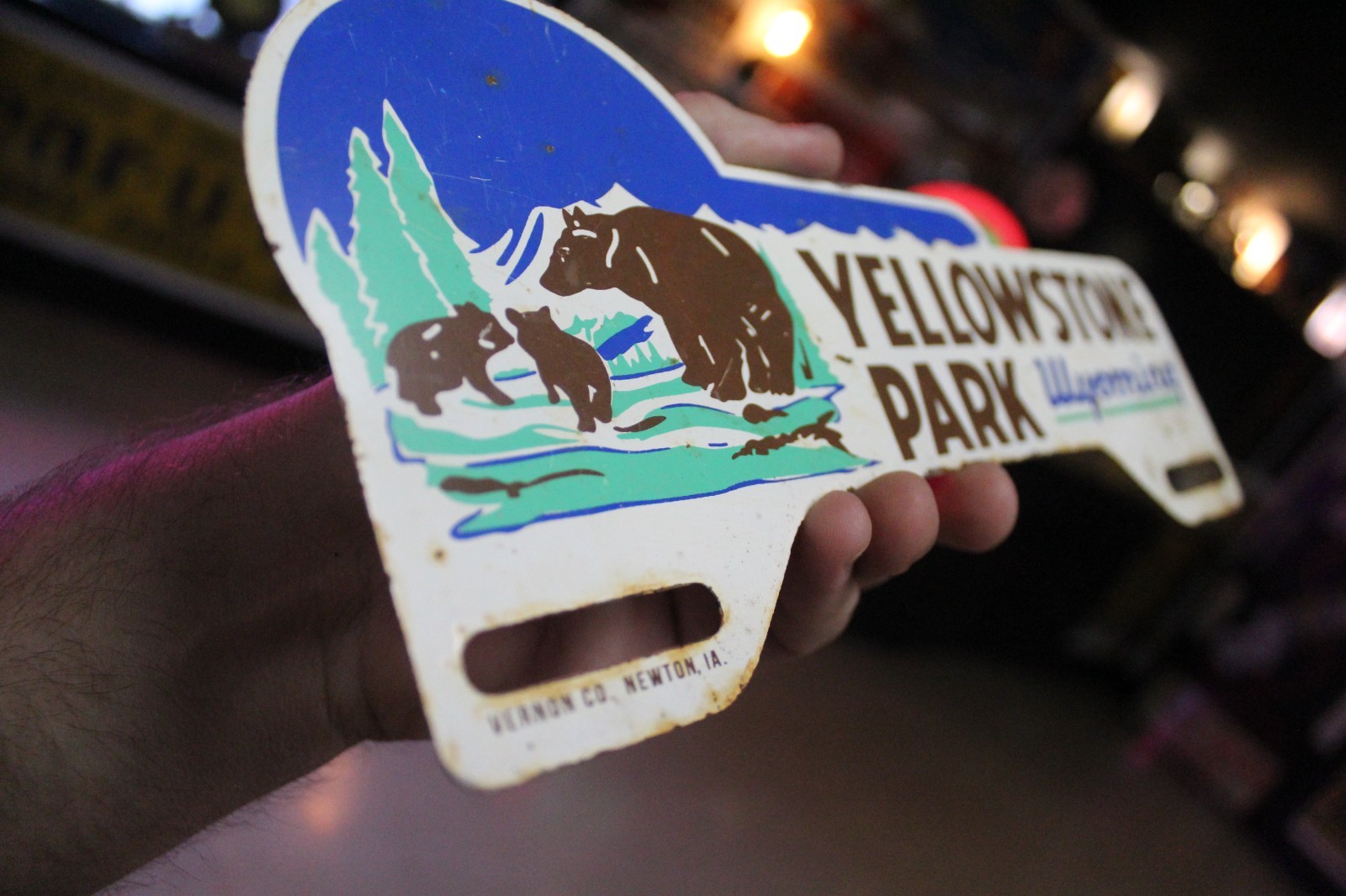 RARE 1950s YELLOWSTONE PARK WYOMING PAINTED METAL TOPPER SIGN SMOKEY US FOREST