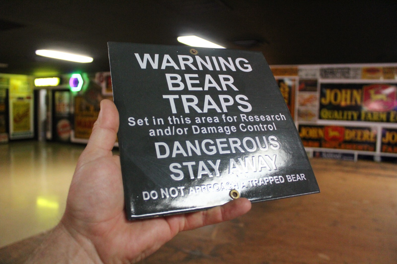 RARE WARNING BEAR TRAPS SET DANGER STAY AWAY PORCELAIN METAL SIGN FOREST SMOKEY