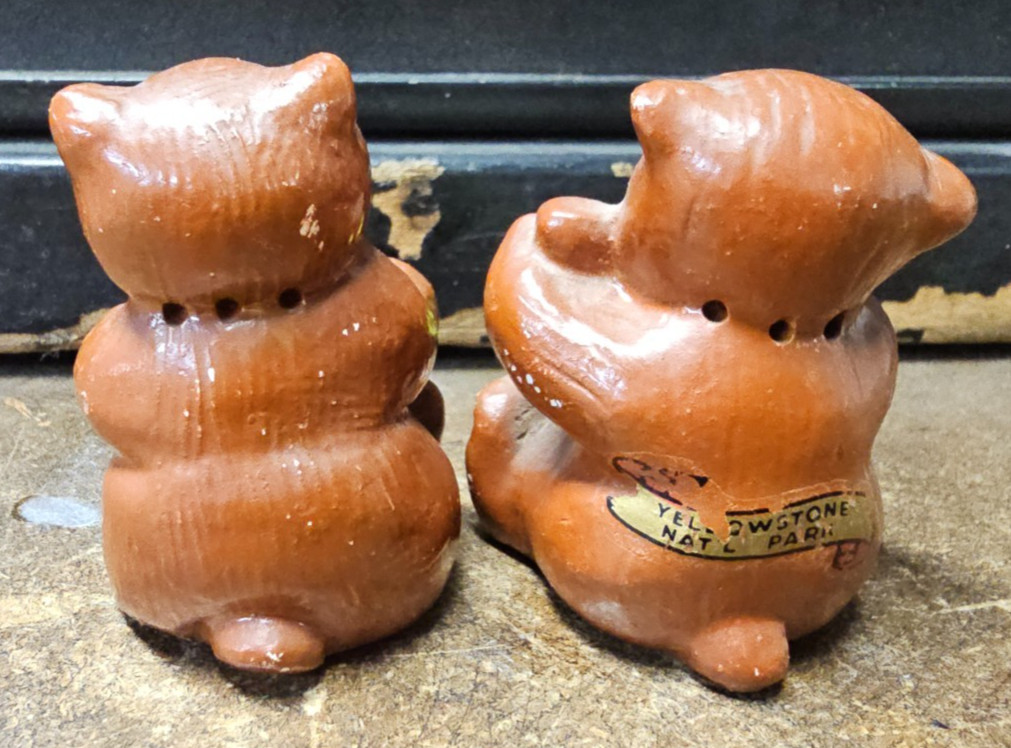 Vintage Yellowstone National Park Souvenir Bears Salt & Pepper Shaker Set