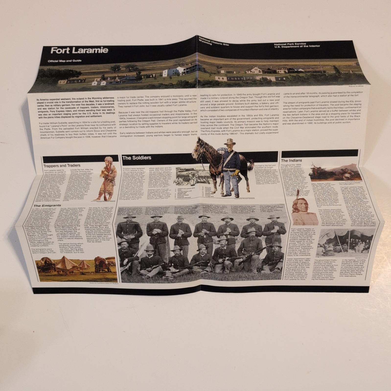 Fort Laramie Wyoming National Park Service NPS Unigrid GPO 2005 Reprint 1997