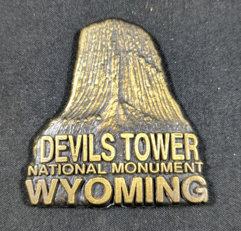 Devils Tower Wyoming National Monument Souvenir Medallion Paper Weight 2″ metal