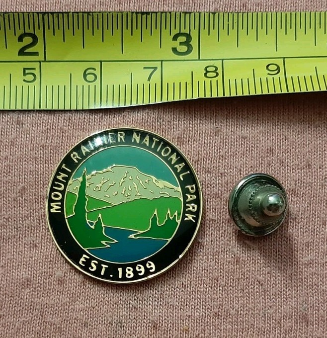 Vtg Mount Rainier National Park Est. 1899 Travel Souvenir lapel pin Washington
