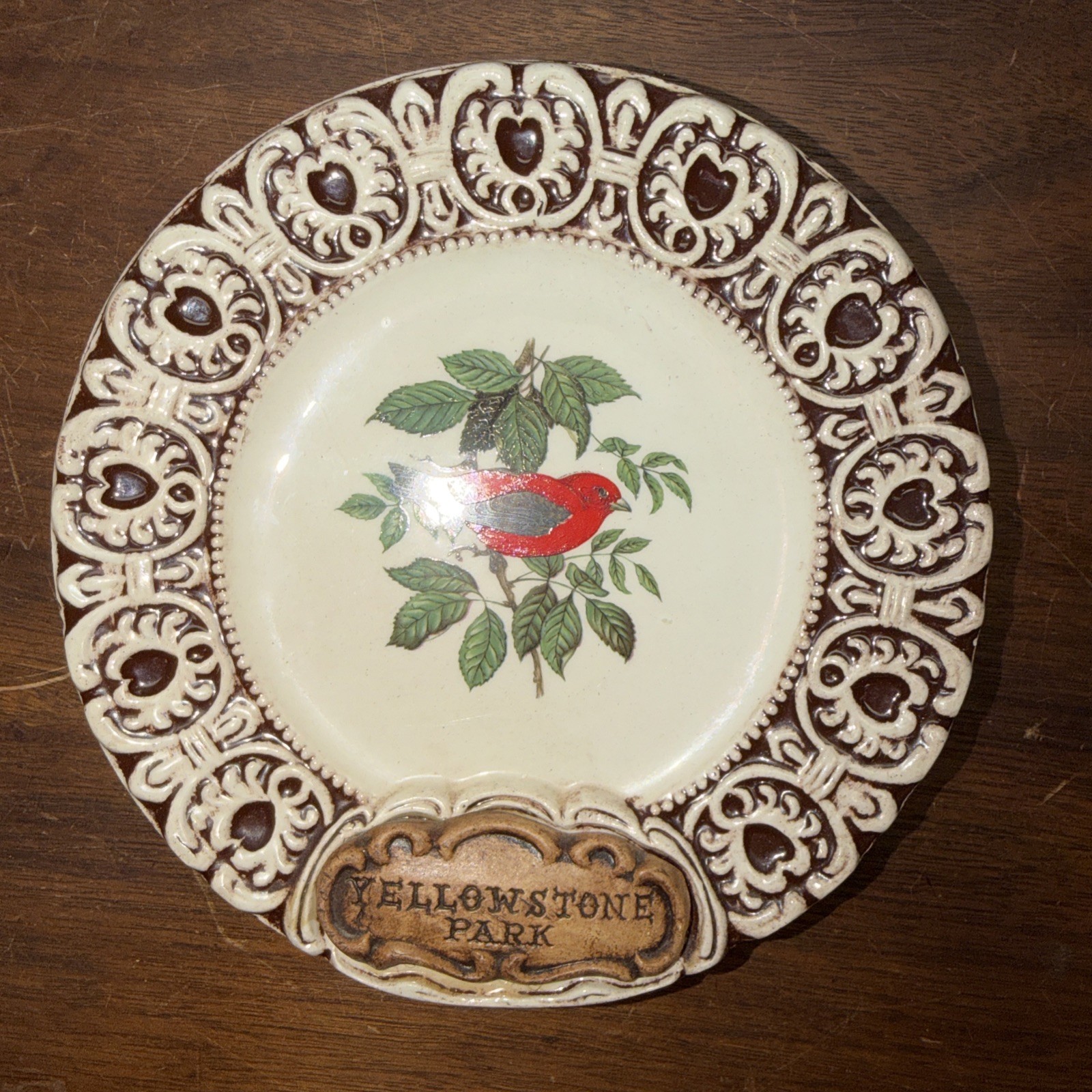 Vintage Yellowstone Park Souvenir 6″ plate Red Bird Treasure Craft USA