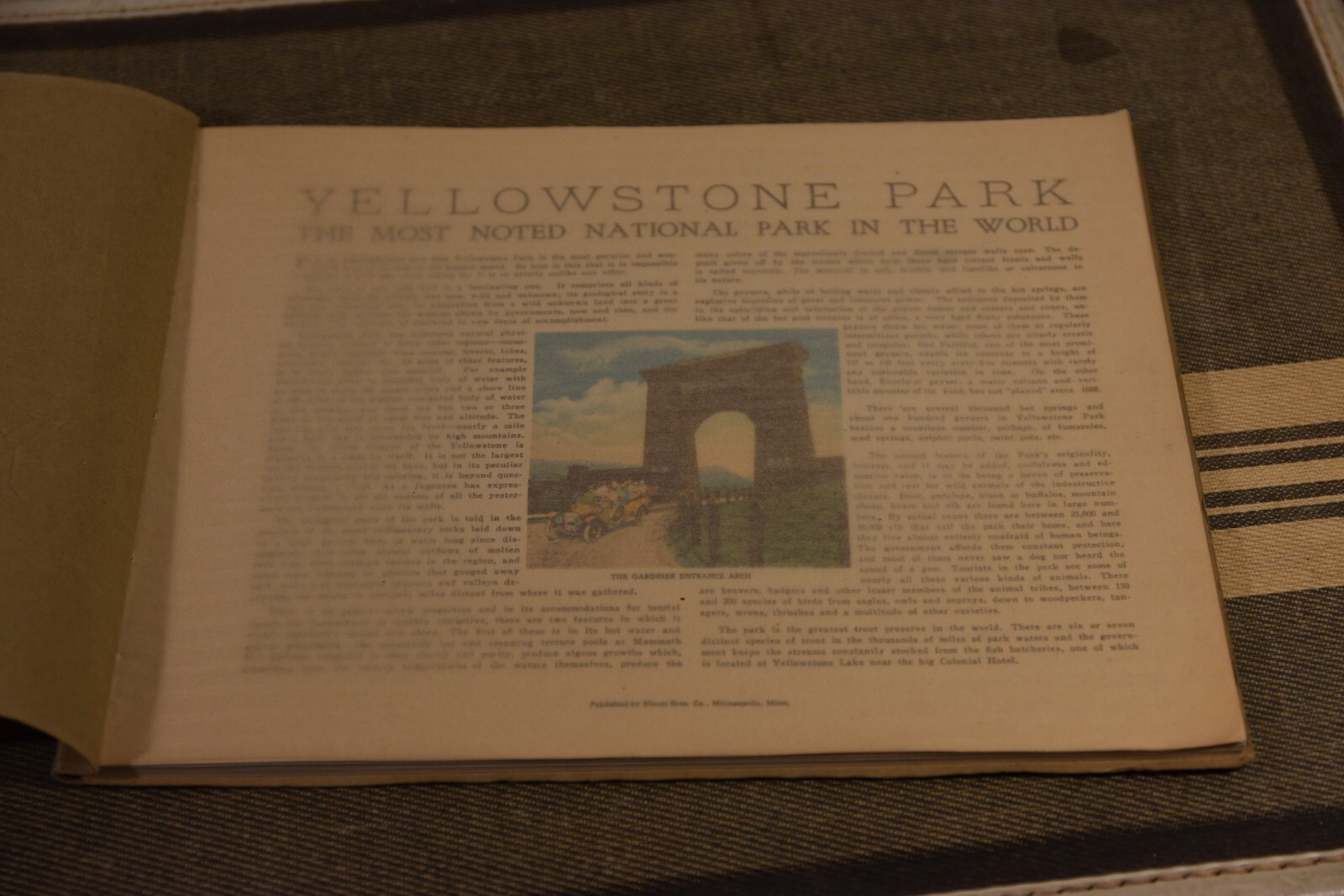 1920s YELLOWSTONE PARK Asahel Curtis Souvenir Photo Booklet HAND COLORED