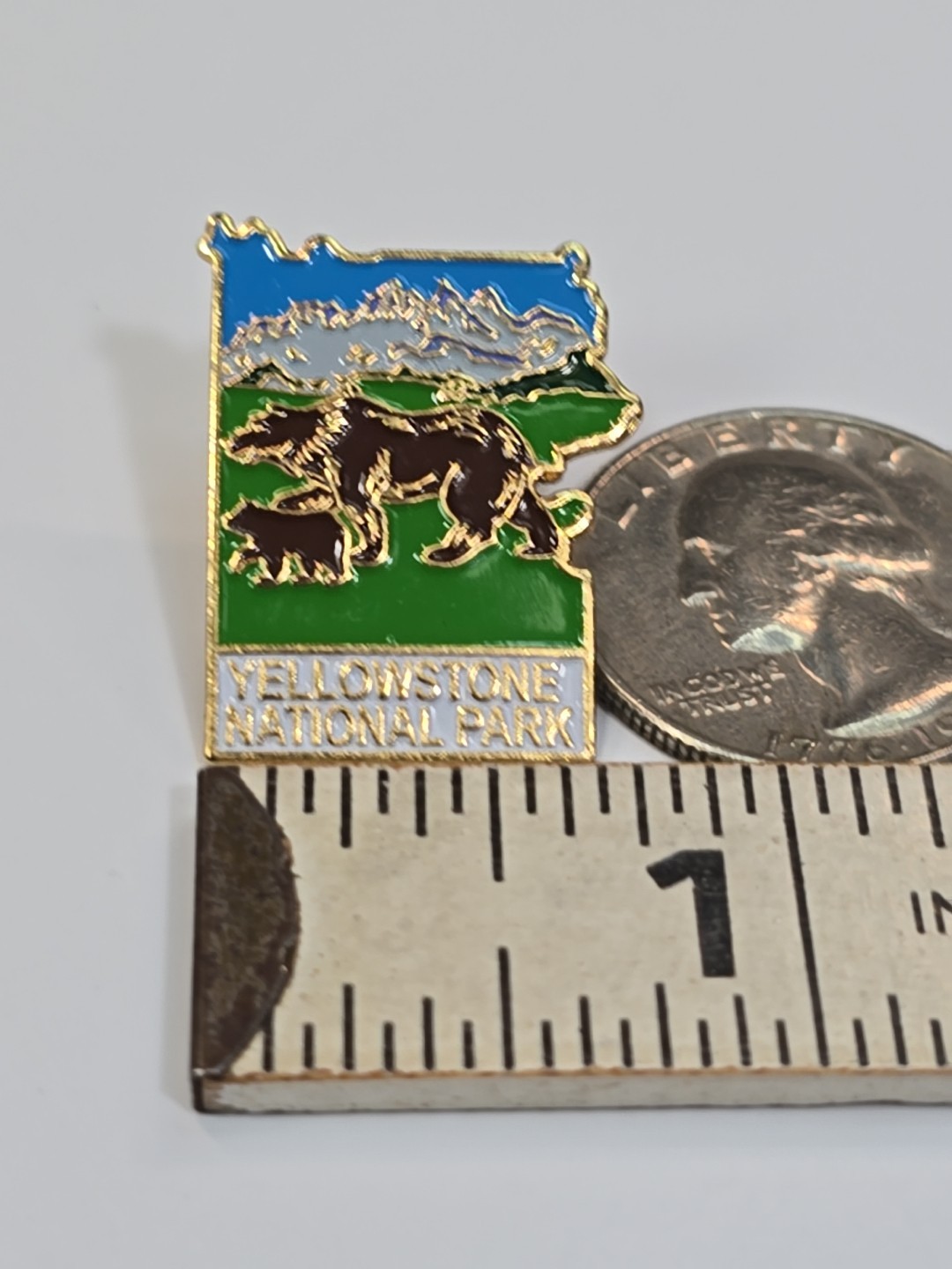 Yellowstone National Park Travel Souvenir Lapel Pin Bear & Cubs