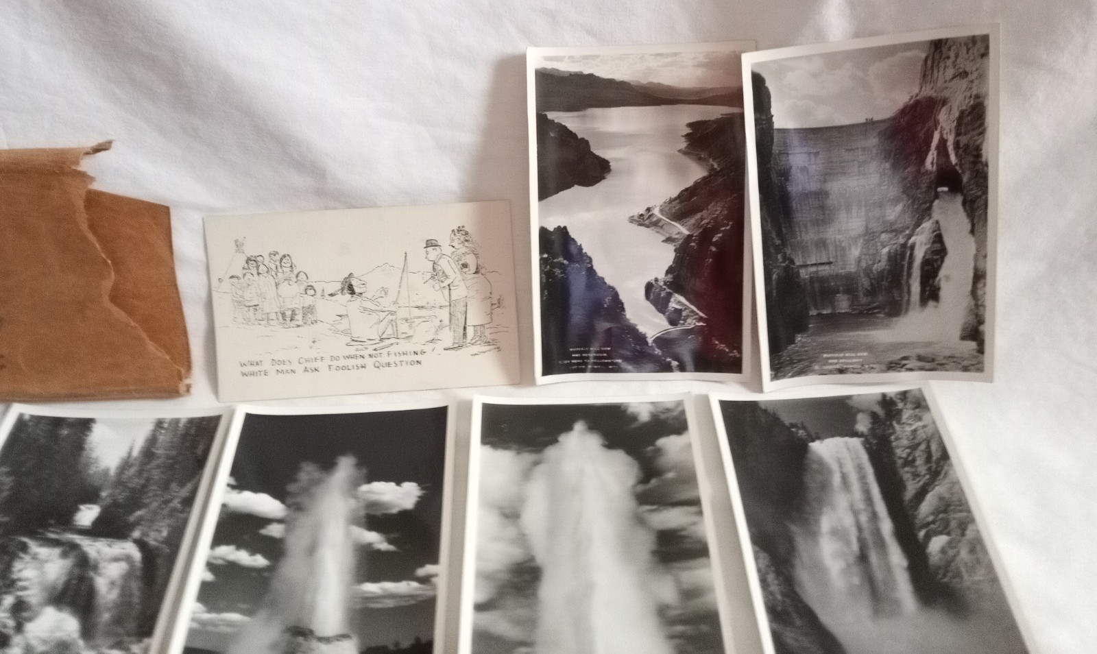 Lot of 30 Vintage Souvenir Yellowstone Park Black and White Photos 4″x6″ w/ extr