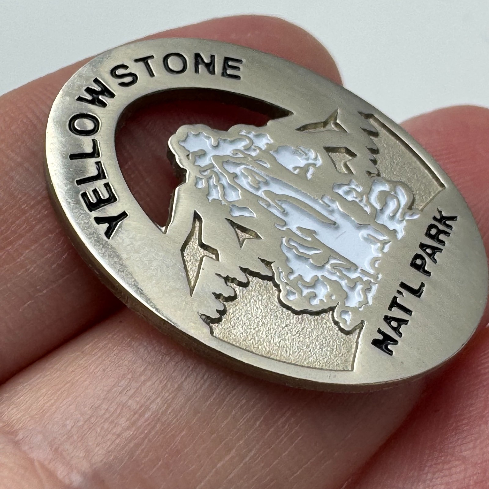 Yellowstone National Park Lapel Pin Old Faithful Silver Tone Souvenir Nat’l Oval