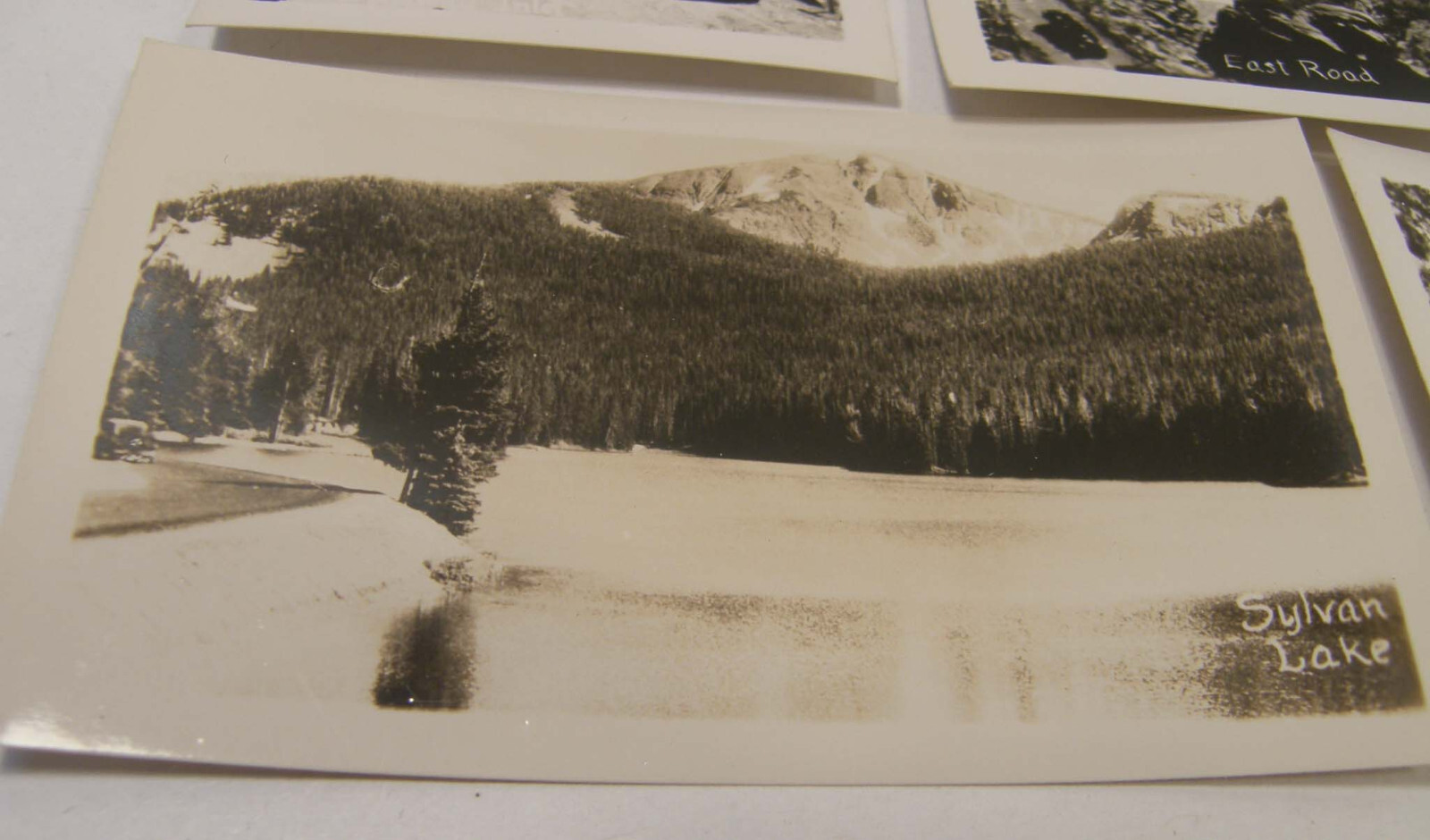 SET 12 VINTAGE PHOTOS CODY WYOMING BUFFALO BILL RESERVOIR & MUSEUM YELLOWSTONE
