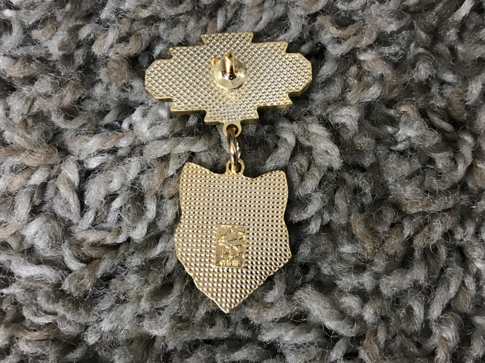Yellowstone Park wolf Head Lapel Pin