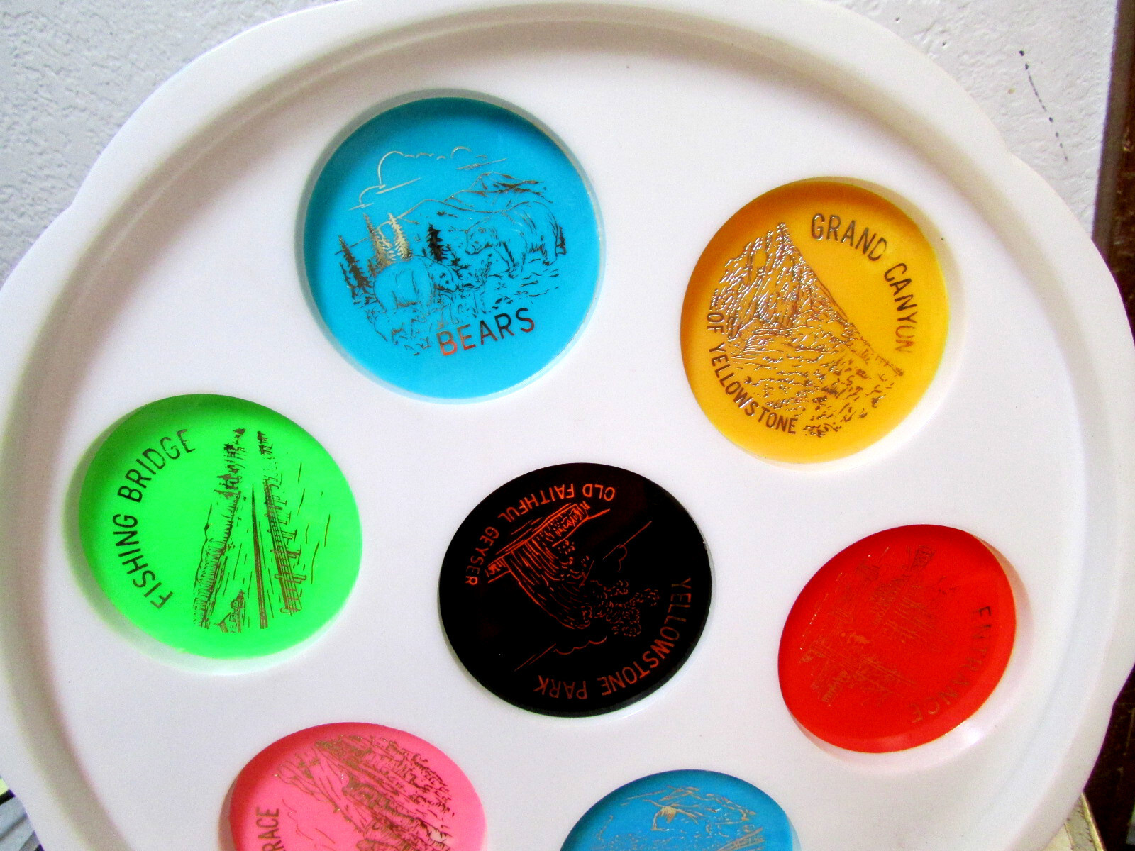 vintage plastic yellowstone national park souvenir drink serving tray, colorful