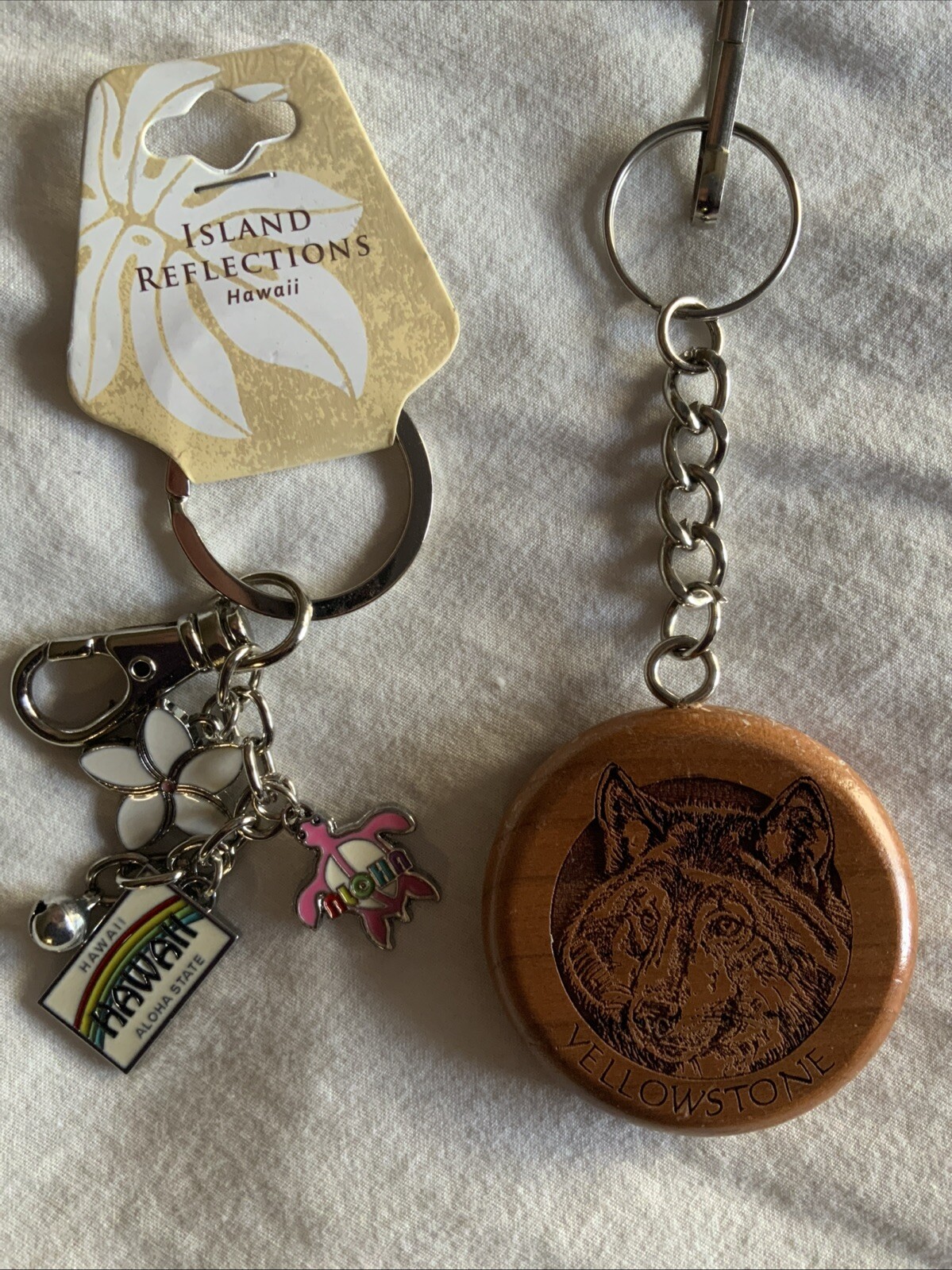 Yellowstone National Park Wooden Circle Key Chain Wolf Hawaii Souvenir Travel