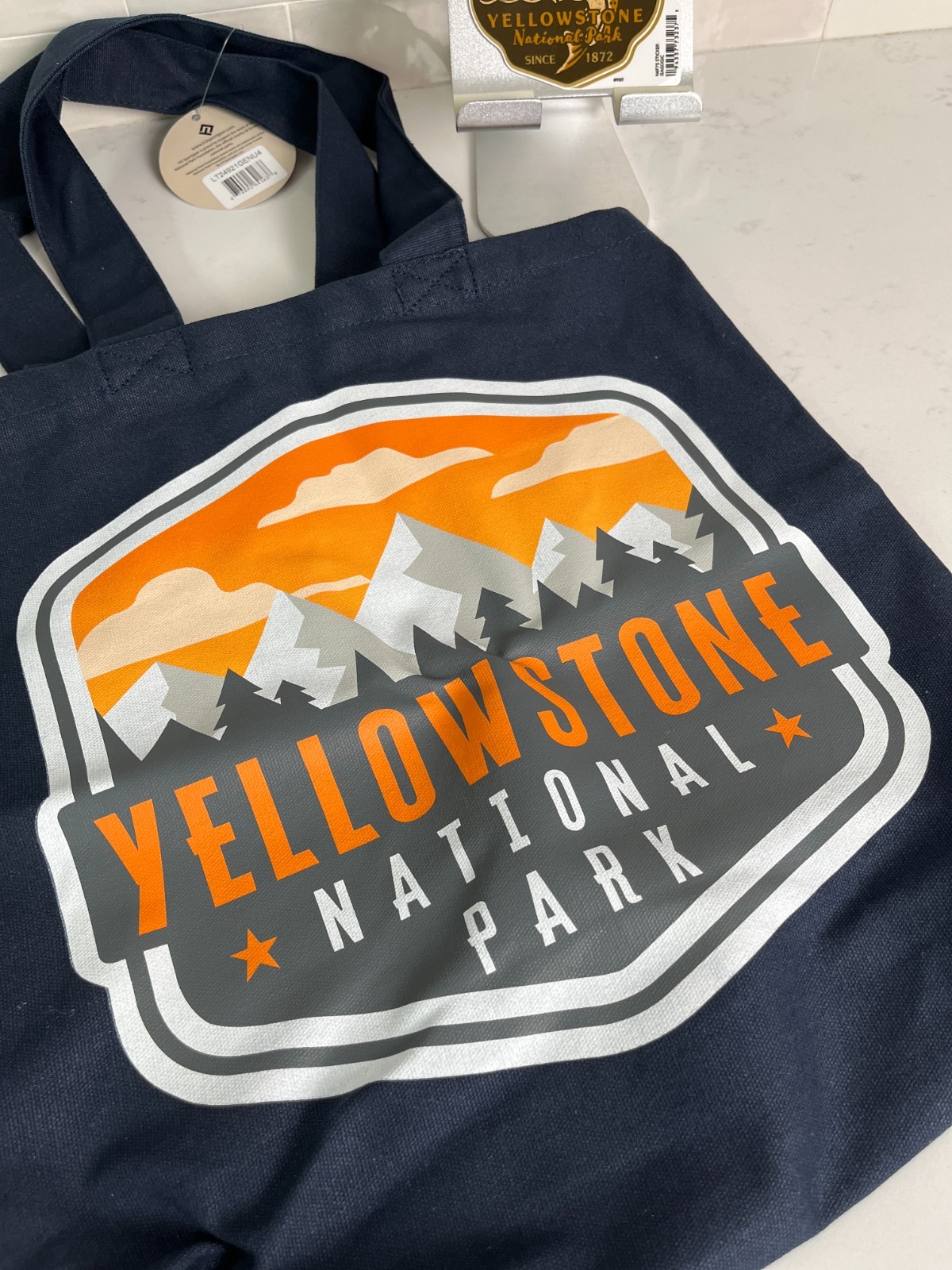 YELLOWSTONE NATIONAL PARK Canvas Tote Set 15x15x2 NWT+other MT novelties.