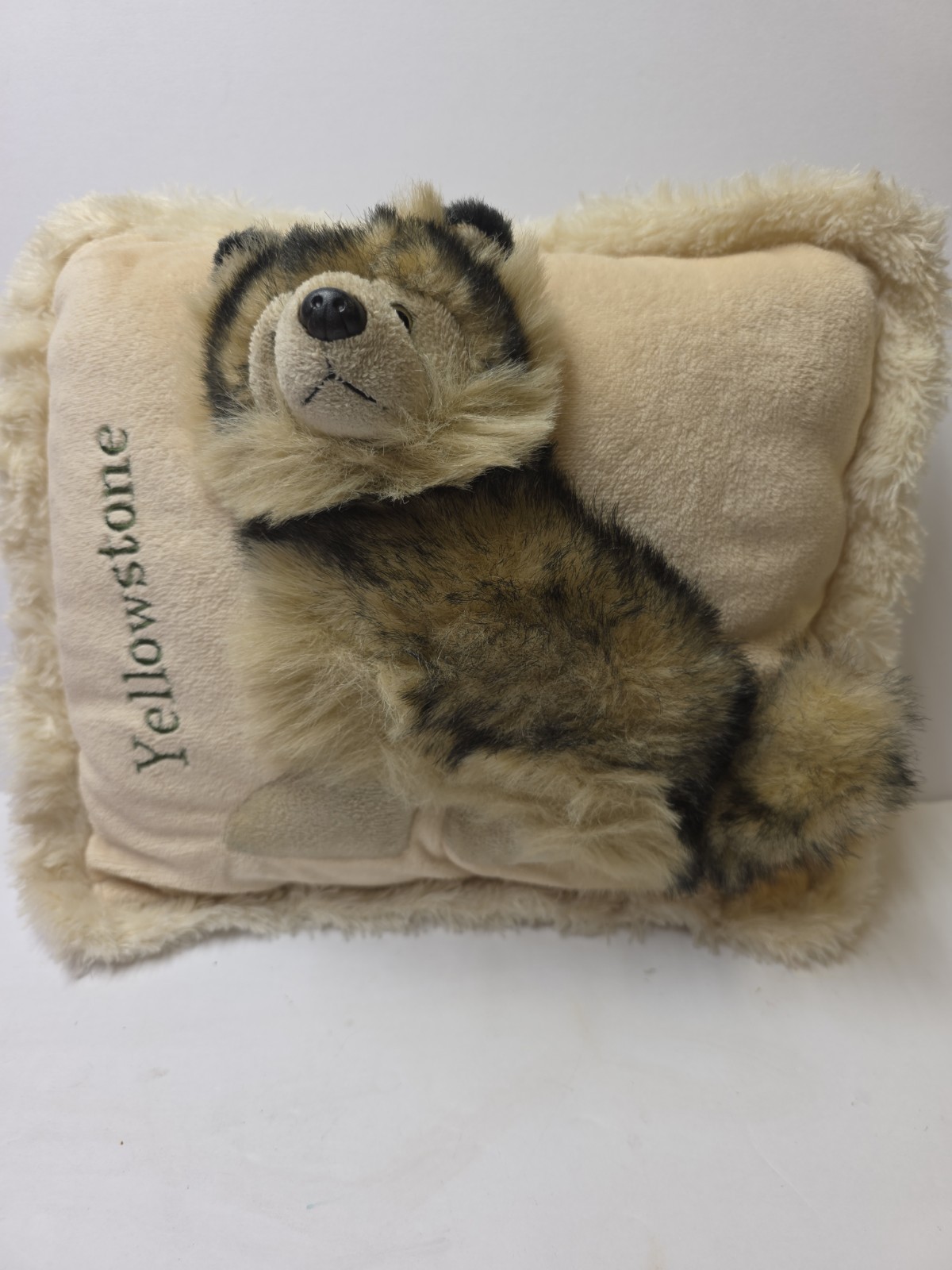 Yellowstone National Park Souvenir 3D Husky Wolf Dog Throw Pillow 13″ x 10″