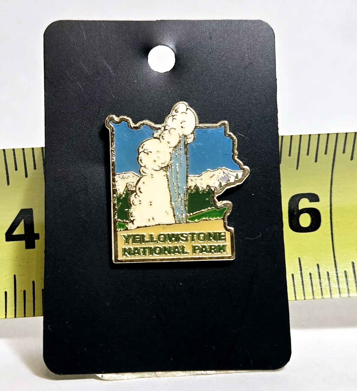 Yellowstone National Park Tourist Travel Souvenir Pin – Old Faithful Geyser